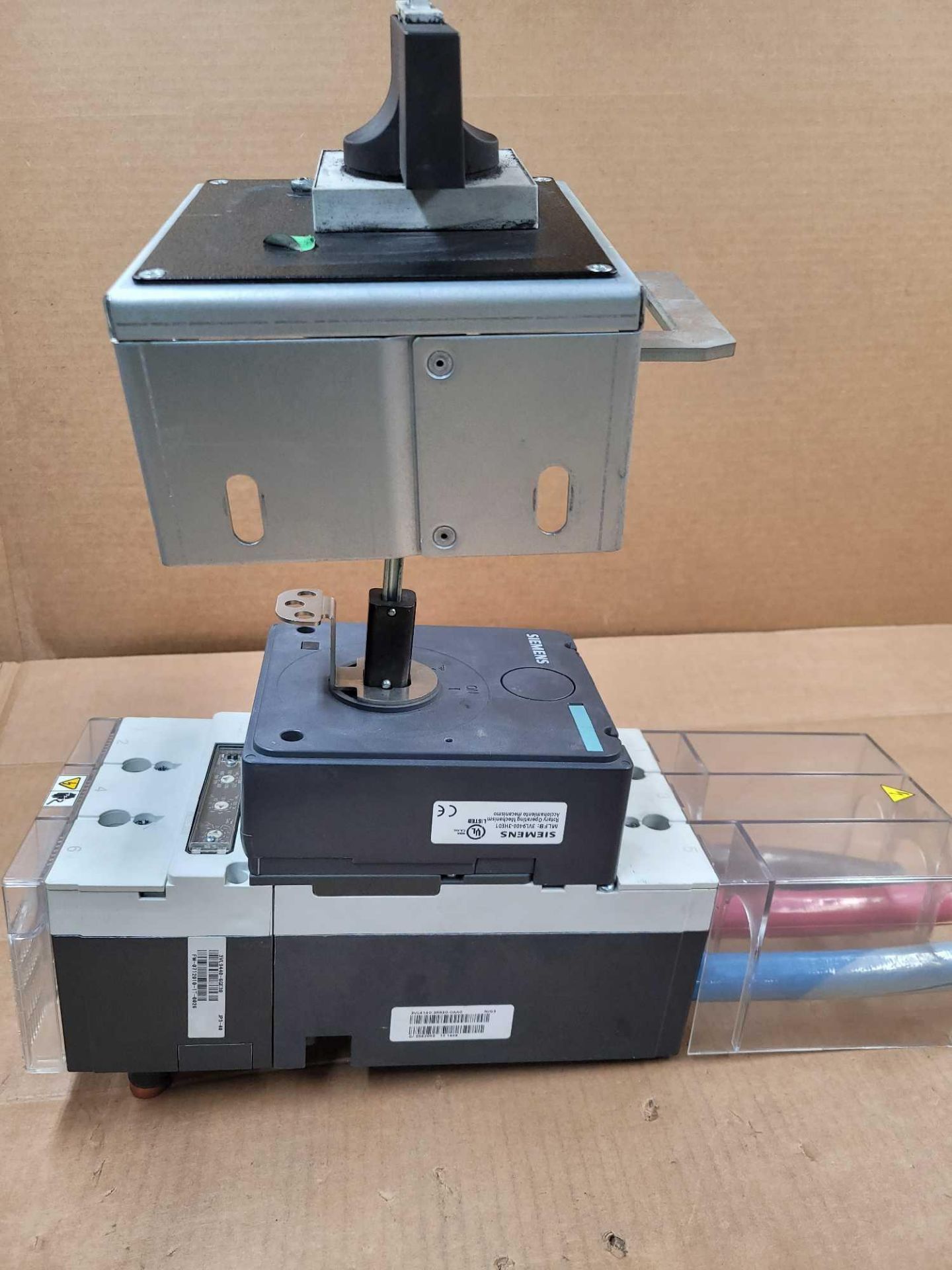 SIEMENS HJX3P400 with 3VL9400-3HE01 / 400 Amp Circuit Breaker with Rotary Operating Mechanism  /  Lo - Image 6 of 10