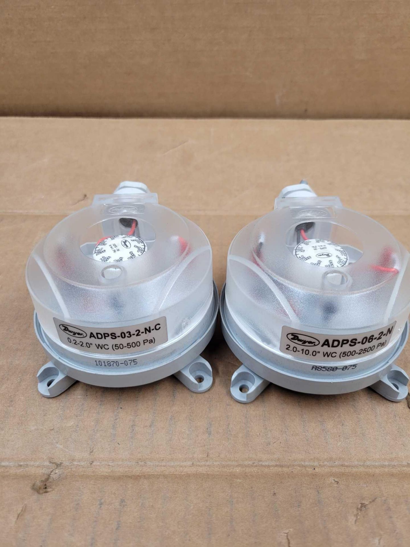 LOT OF 2 DWYER / (1) ADPS-03-2-N-C / (1) ADPS-06-2-N / Differential Pressure Switch / Lot Weight: 0.