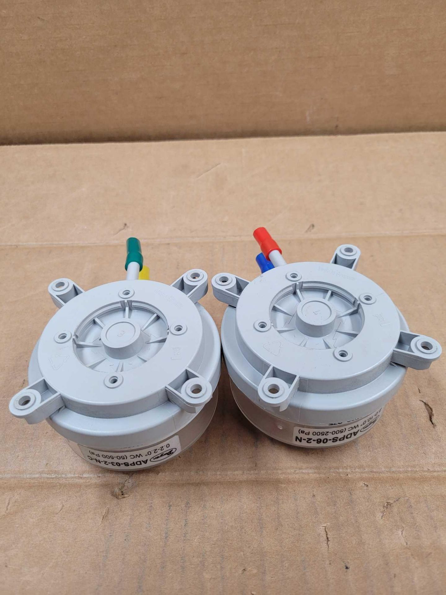 LOT OF 2 DWYER / (1) ADPS-03-2-N-C / (1) ADPS-06-2-N / Differential Pressure Switch / Lot Weight: 0. - Image 2 of 7