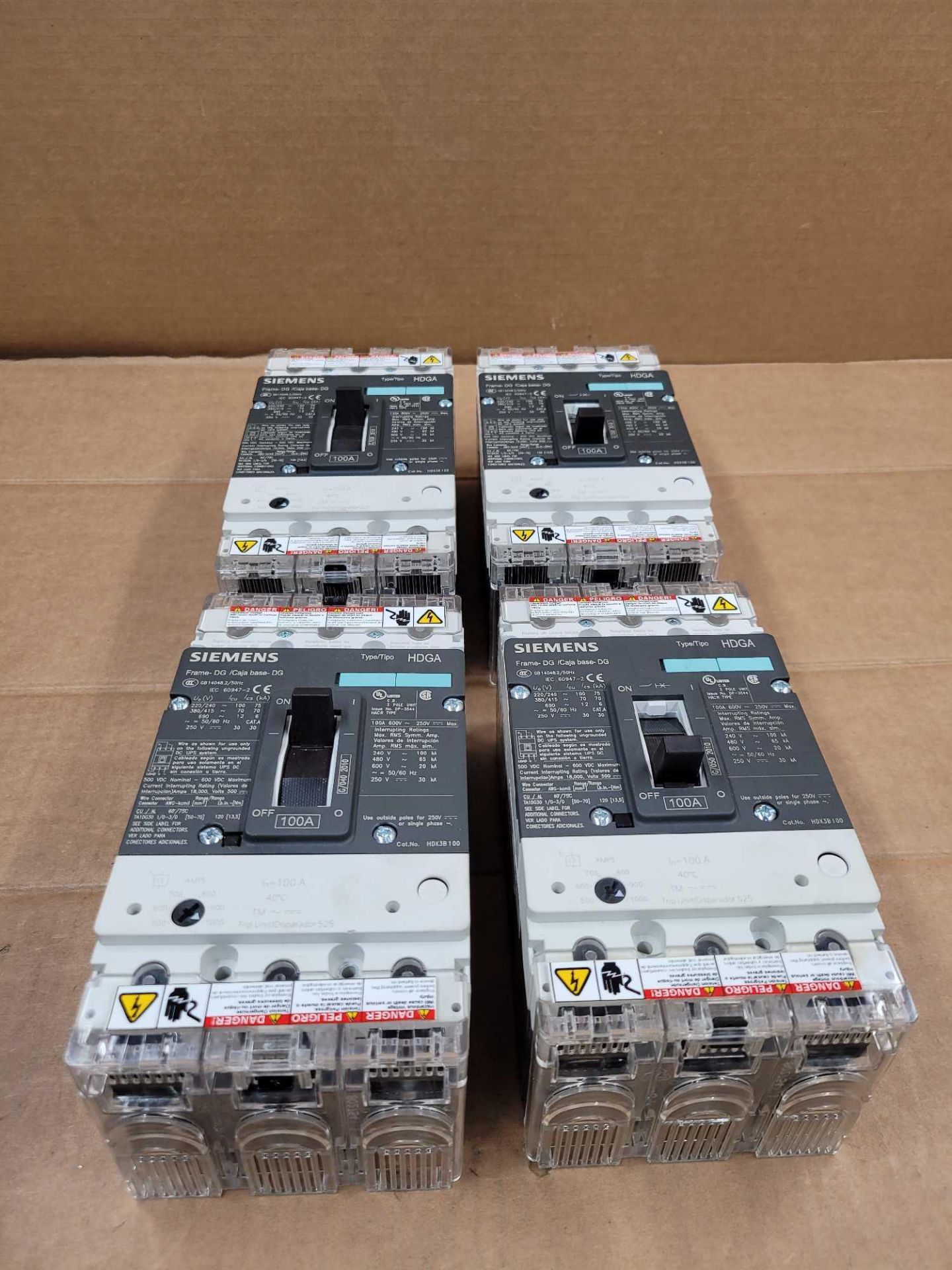 LOT OF 4 SIEMENS HDX3B100 / 100 Amp Circuit Breaker  /  Lot Weight: 19.0 lbs