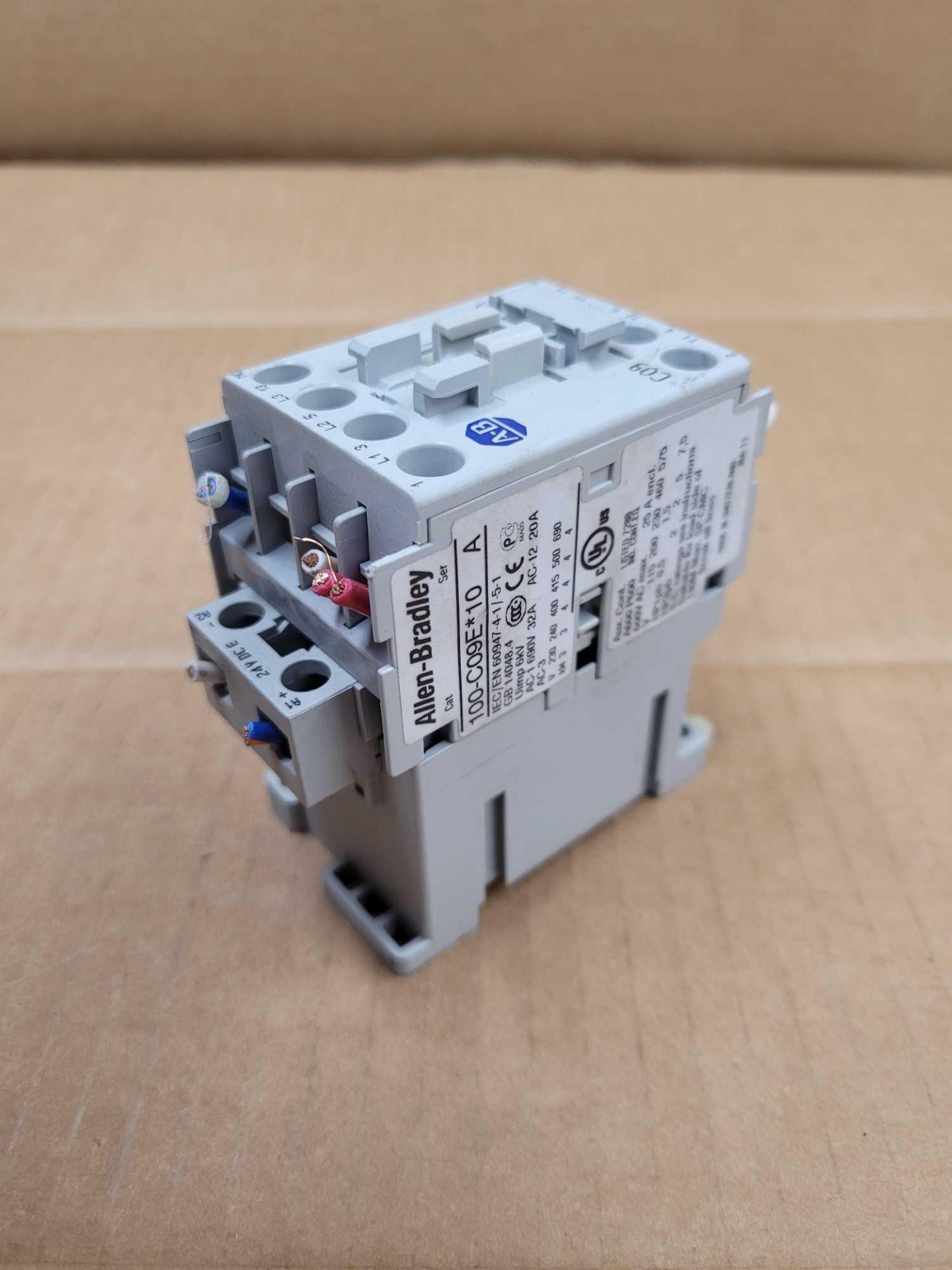 LOT OF 5 ALLEN BRADLEY 100-C09E*10 / Series A Contactor  /  Lot Weight: 4.2 lbs - Image 3 of 8