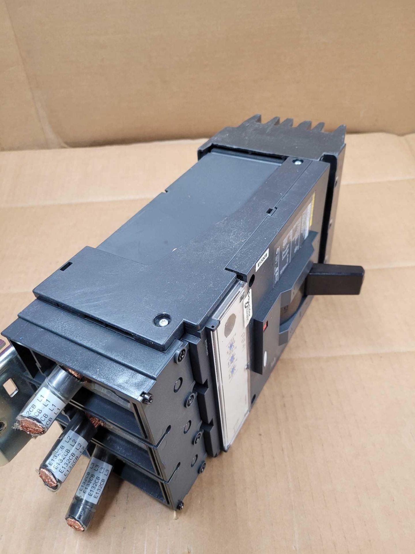 SQUARE D LJA36400U31X / 400 Amp Molded Case Circuit Breaker  /  Lot Weight: 16.4 lbs - Image 5 of 6