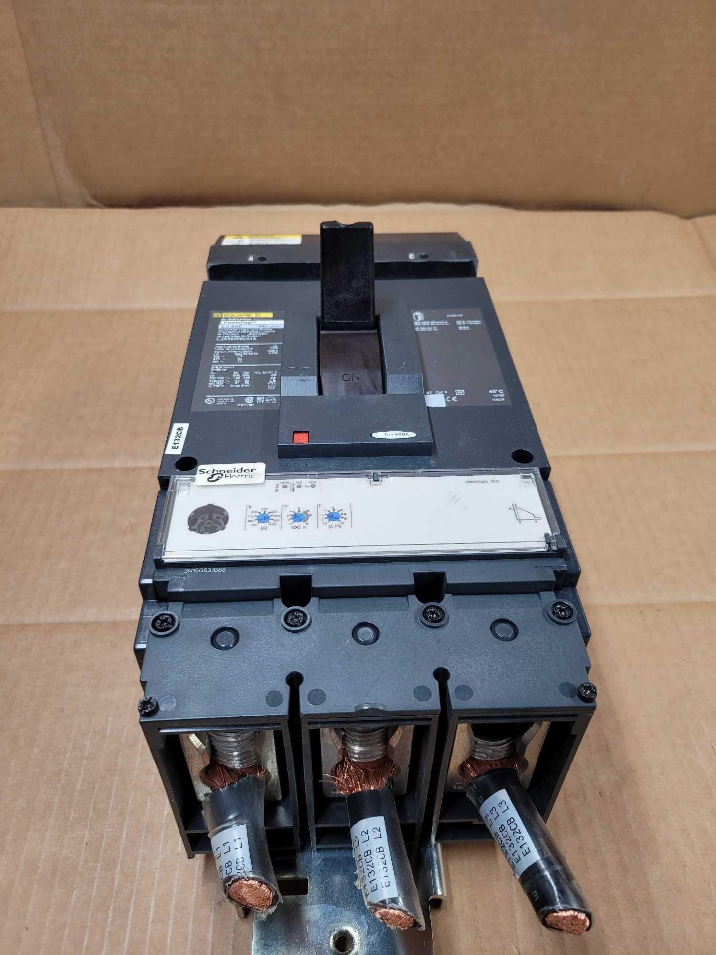 SQUARE D LJA36400U31X / 400 Amp Molded Case Circuit Breaker  /  Lot Weight: 16.4 lbs