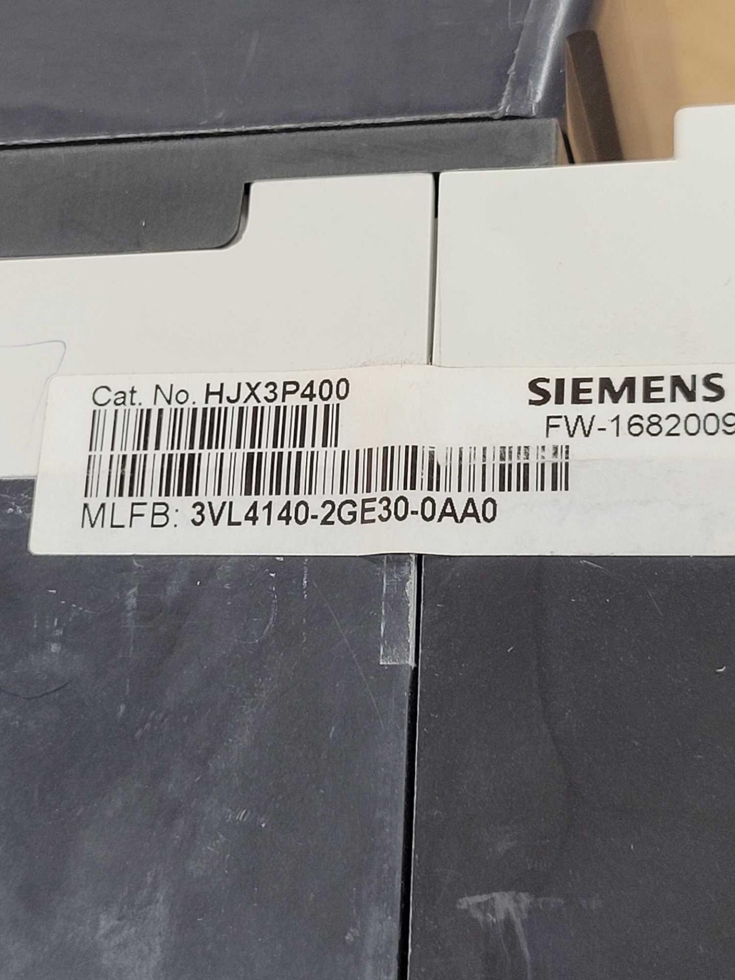 SIEMENS HJX3P400 with 3VL9400-3HE01 / 400 Amp Circuit Breaker with Rotary Operating Mechanism  /  Lo - Image 6 of 9