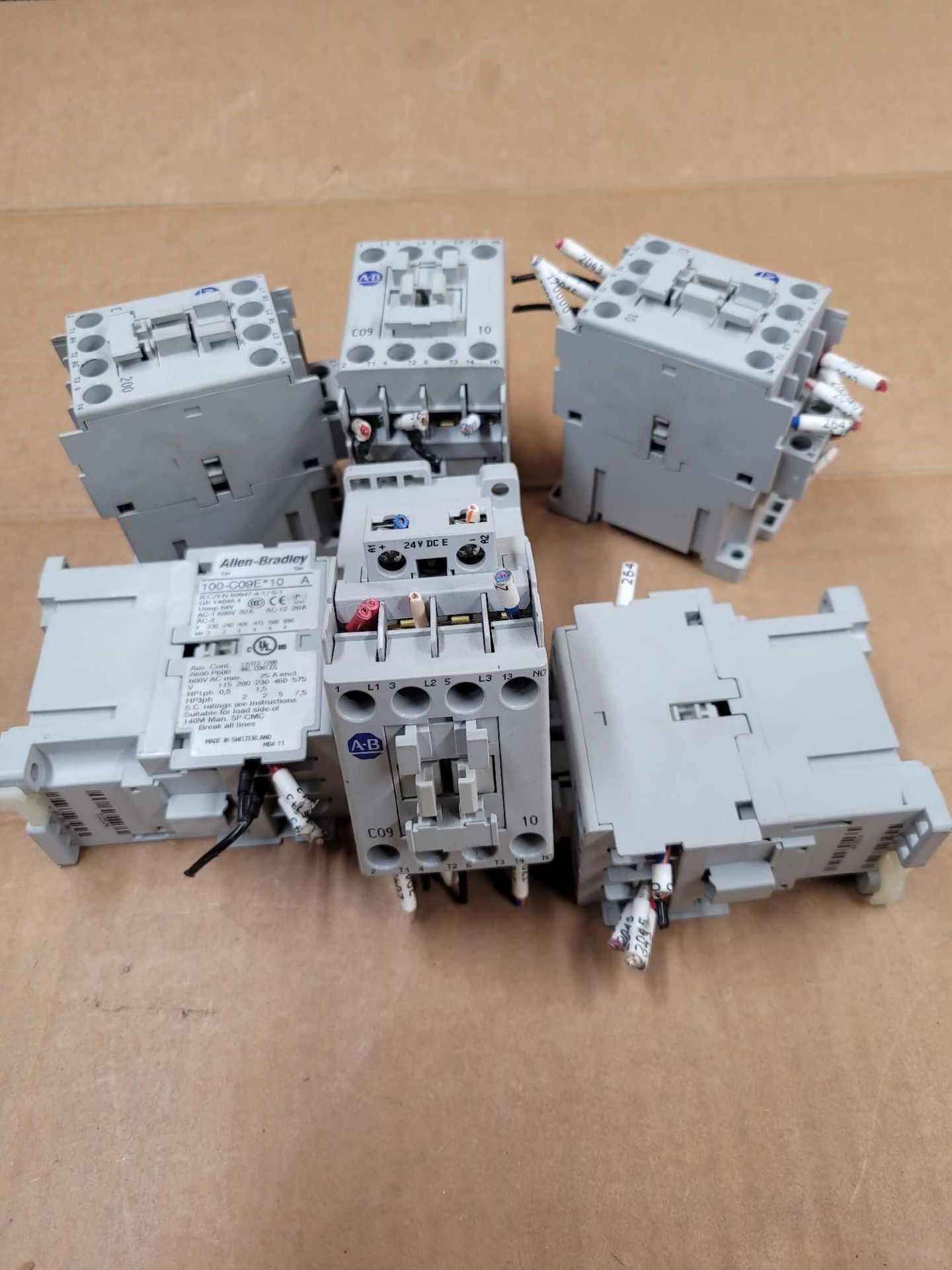 LOT OF 6 ALLEN BRADLEY 100-C09E*10 / Series A Contactor  /  Lot Weight: 5.2 lbs - Image 8 of 8