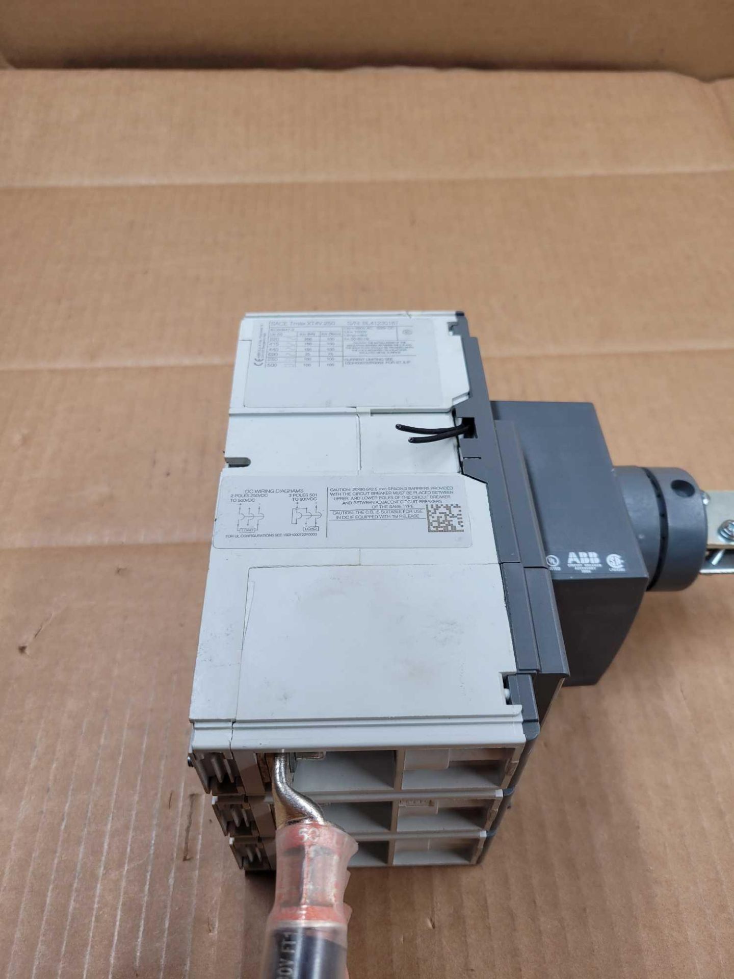 LOT OF 2 ABB BREAKERS   /    (1) ABB XT4V250 ; Sace Tmax 250 Amp Circuit Breaker with Cicuit Breaker - Image 5 of 15