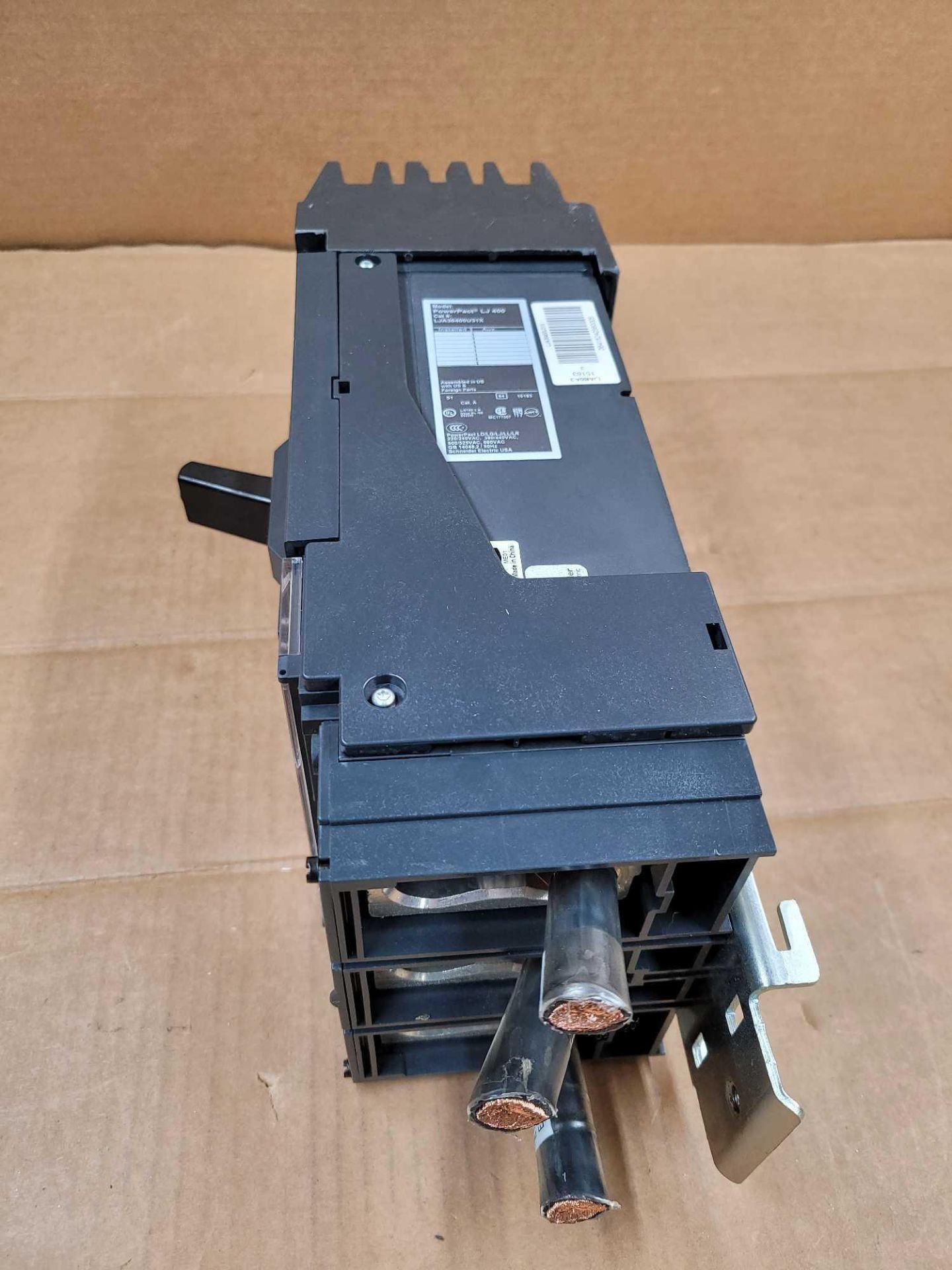 SQUARE D LJA36400U31X / 400 Amp Molded Case Circuit Breaker  /  Lot Weight: 16.4 lbs - Image 6 of 7