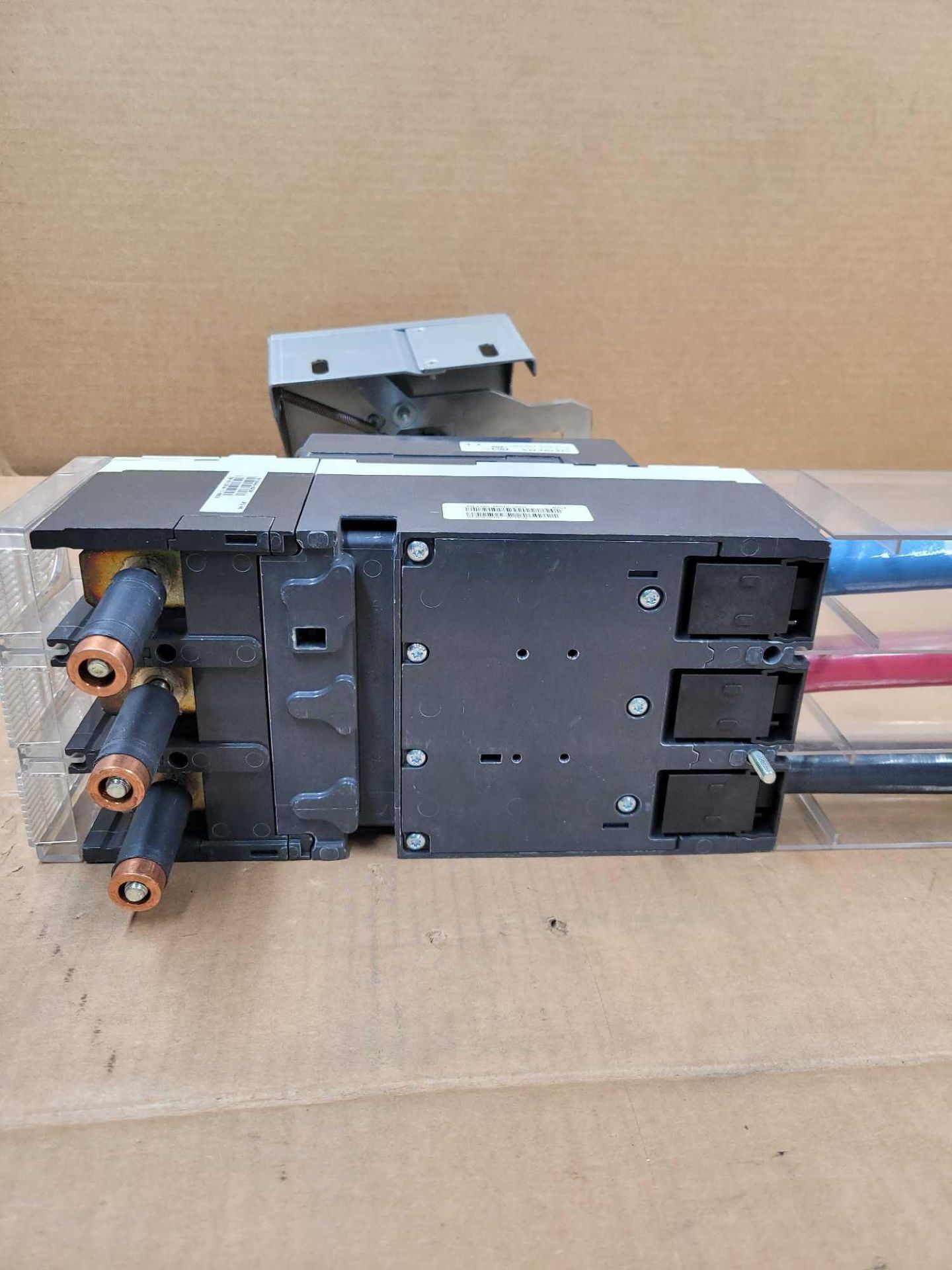 SIEMENS HJX3P400 with 3VL9400-3HE01 / 400 Amp Circuit Breaker with Rotary Operating Mechanism  /  Lo - Image 7 of 10