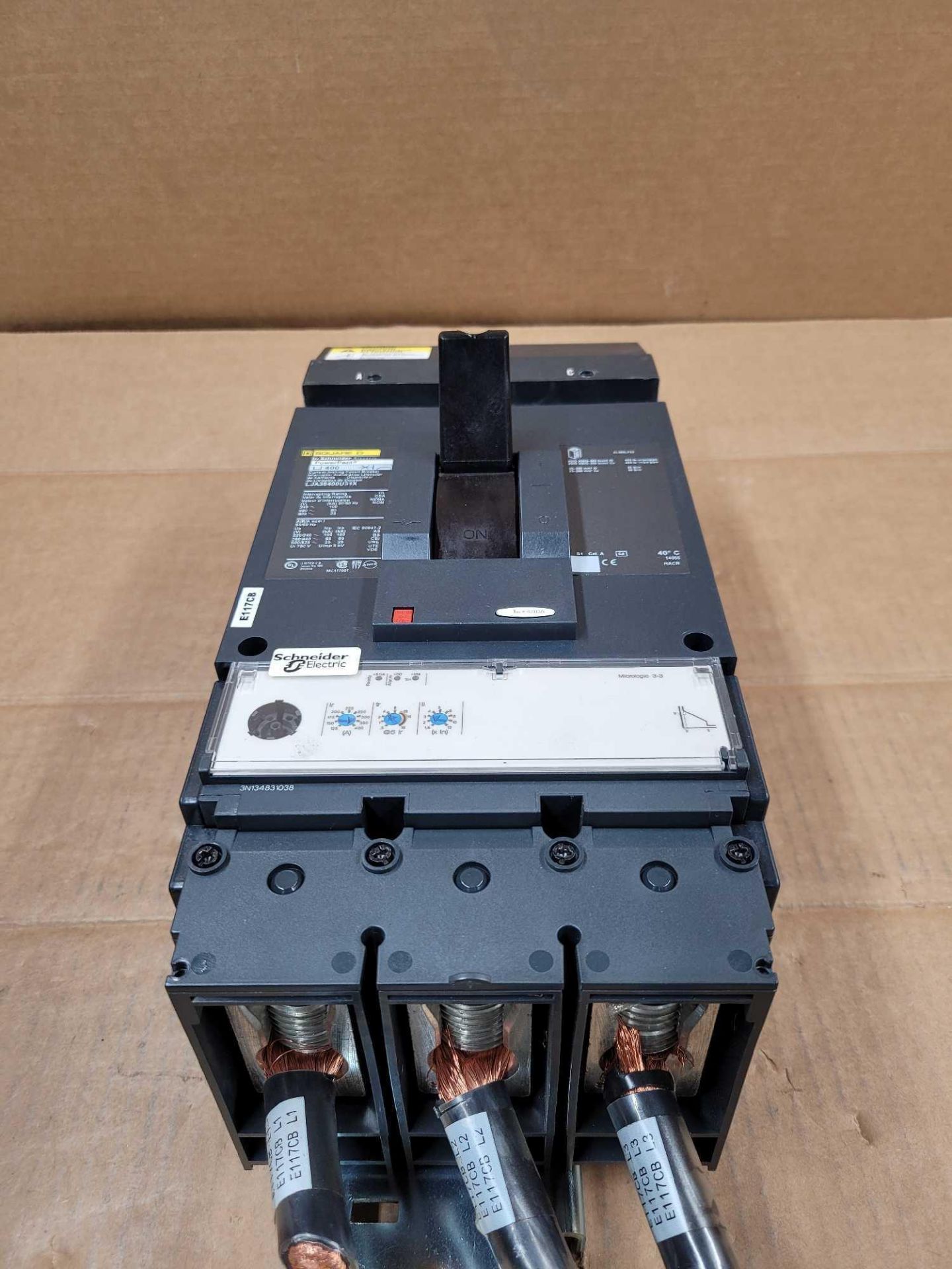 SQUARE D LJA36400U31X / 400 Amp Molded Case Circuit Breaker  /  Lot Weight: 17.2 lbs