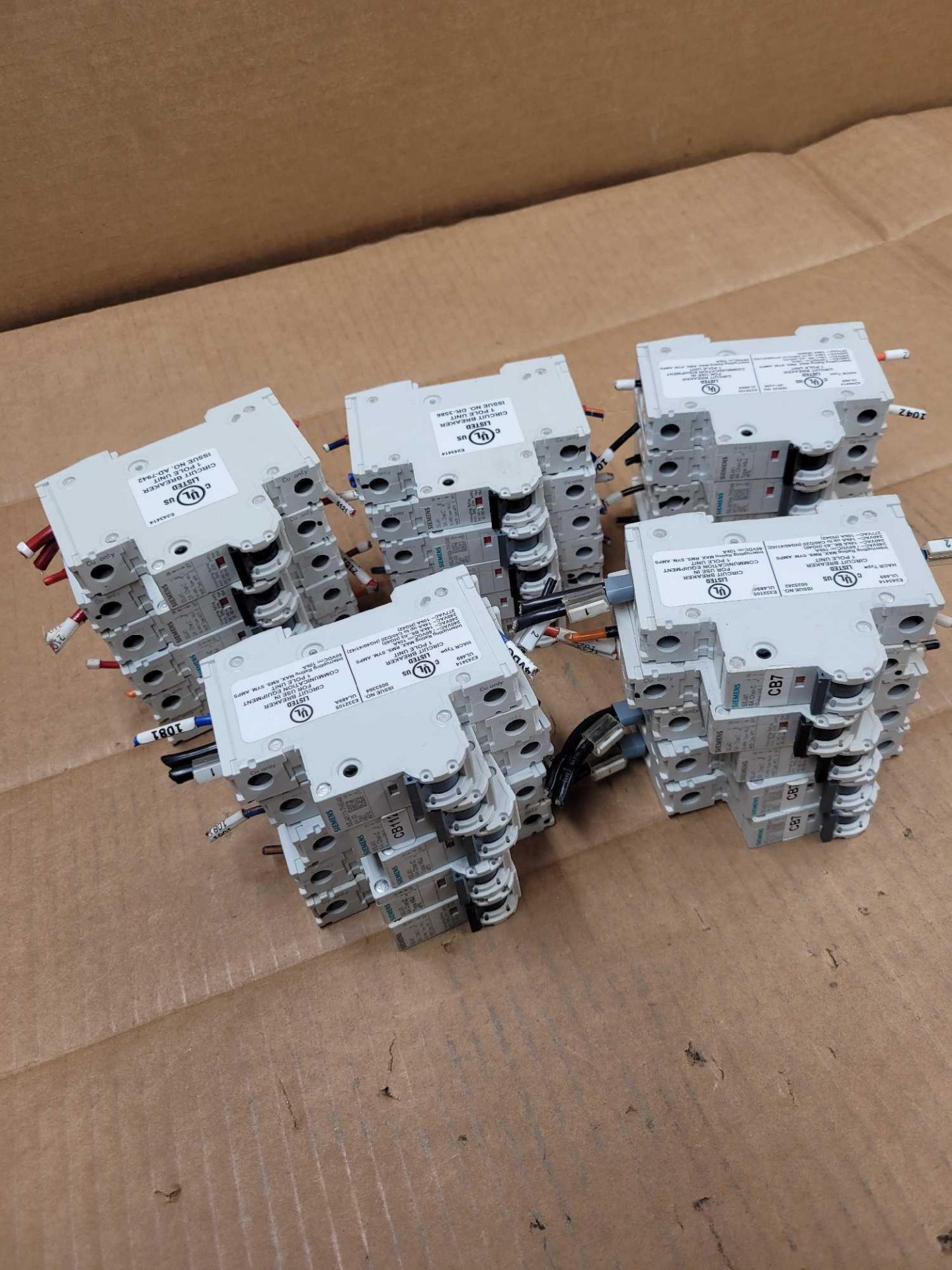 LOT OF ASSORTED SIEMENS CIRCUIT BREAKERS  /  Lot Weight: 8.8 lbs - Bild 2 aus 23