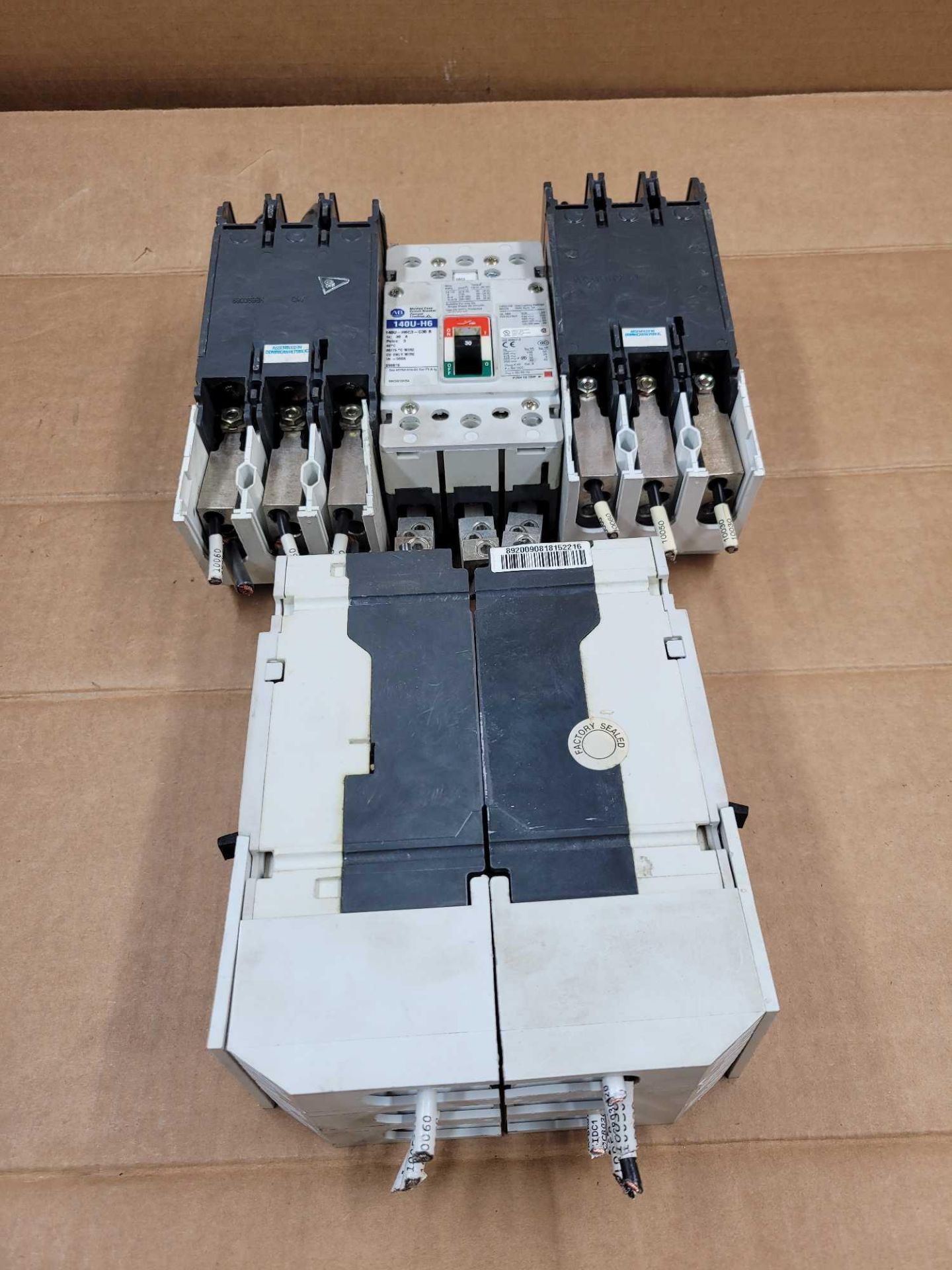 LOT OF 5 ALLEN BRADLEY 140U-H6C3-C30B / 30 Amp Molded Case Circuit Breaker  /  Lot Weight: 13.2 lbs - Image 7 of 7