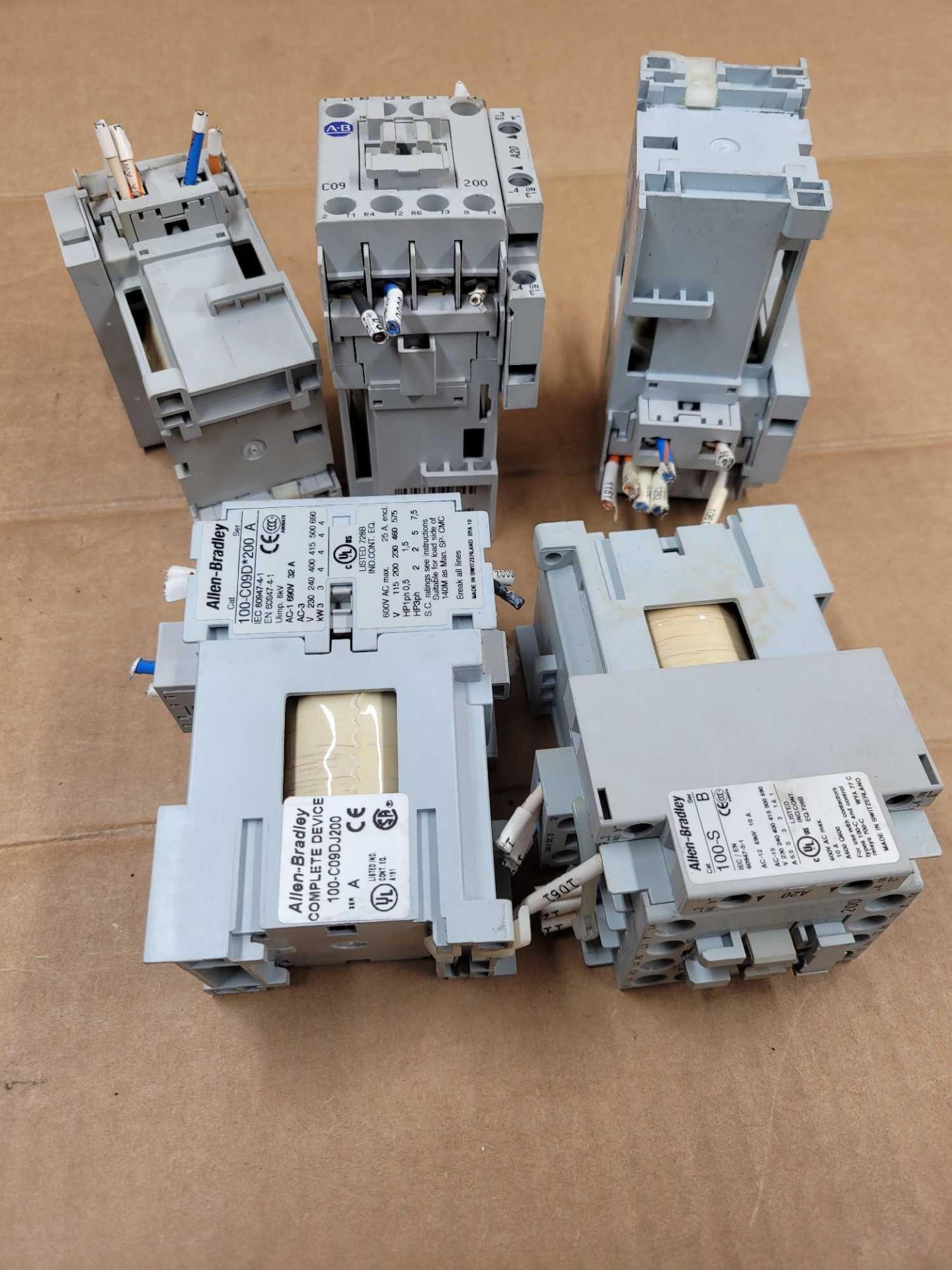 LOT OF 5 ALLEN BRADLEY 100-C09DJ200 / Series A Contactor  /  Lot Weight: 7.0 lbs - Image 10 of 10