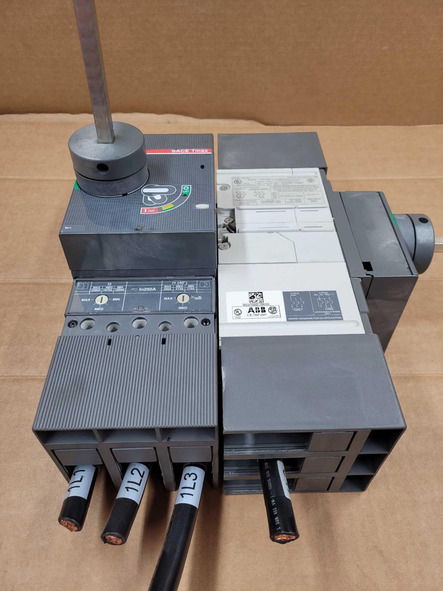 LOT OF 2 ABB T4L250 / Sace Tmax 250 Amp Circuit Breaker with Circuit Breaker Accesory and Handle Att - Image 7 of 11