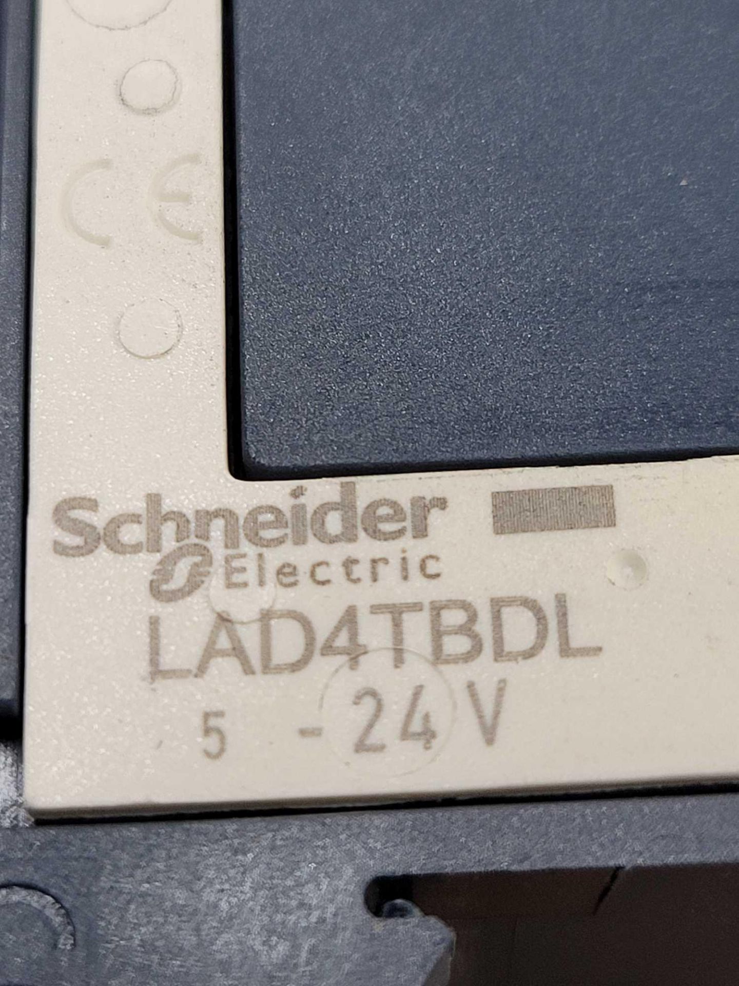 LOT OF 4 SCHNEIDER ELECTRIC CAD50BD with LAD4TBDL / Control Relay with Suppressor Block  /  Lot Weig - Image 5 of 7