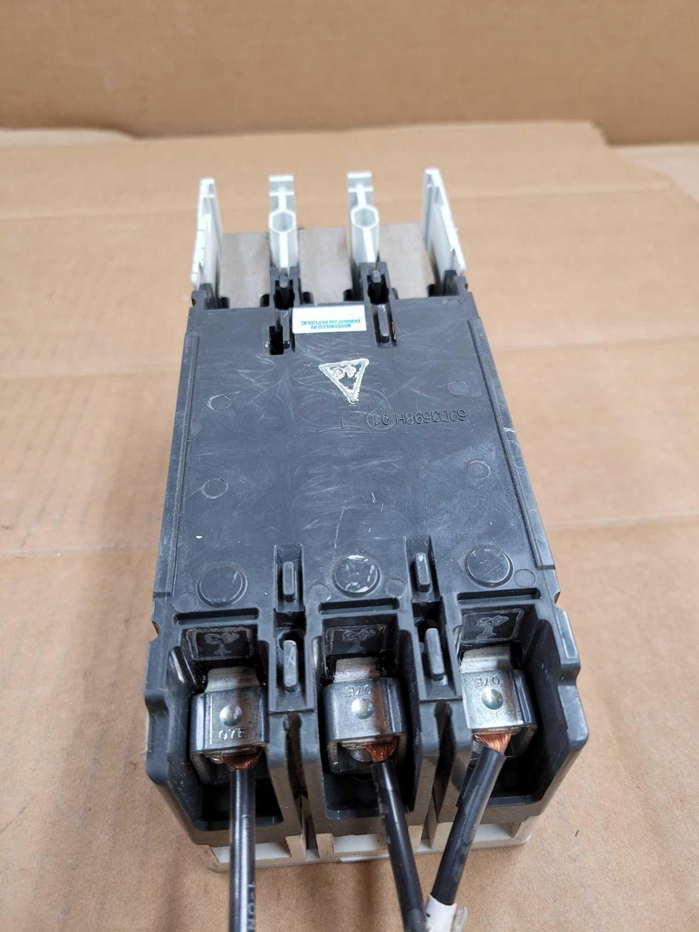 LOT OF 5 ALLEN BRADLEY 140U-H6C3-C30B / 30 Amp Molded Case Circuit Breaker / Lot Weight: 13.0 lbs - Image 5 of 8