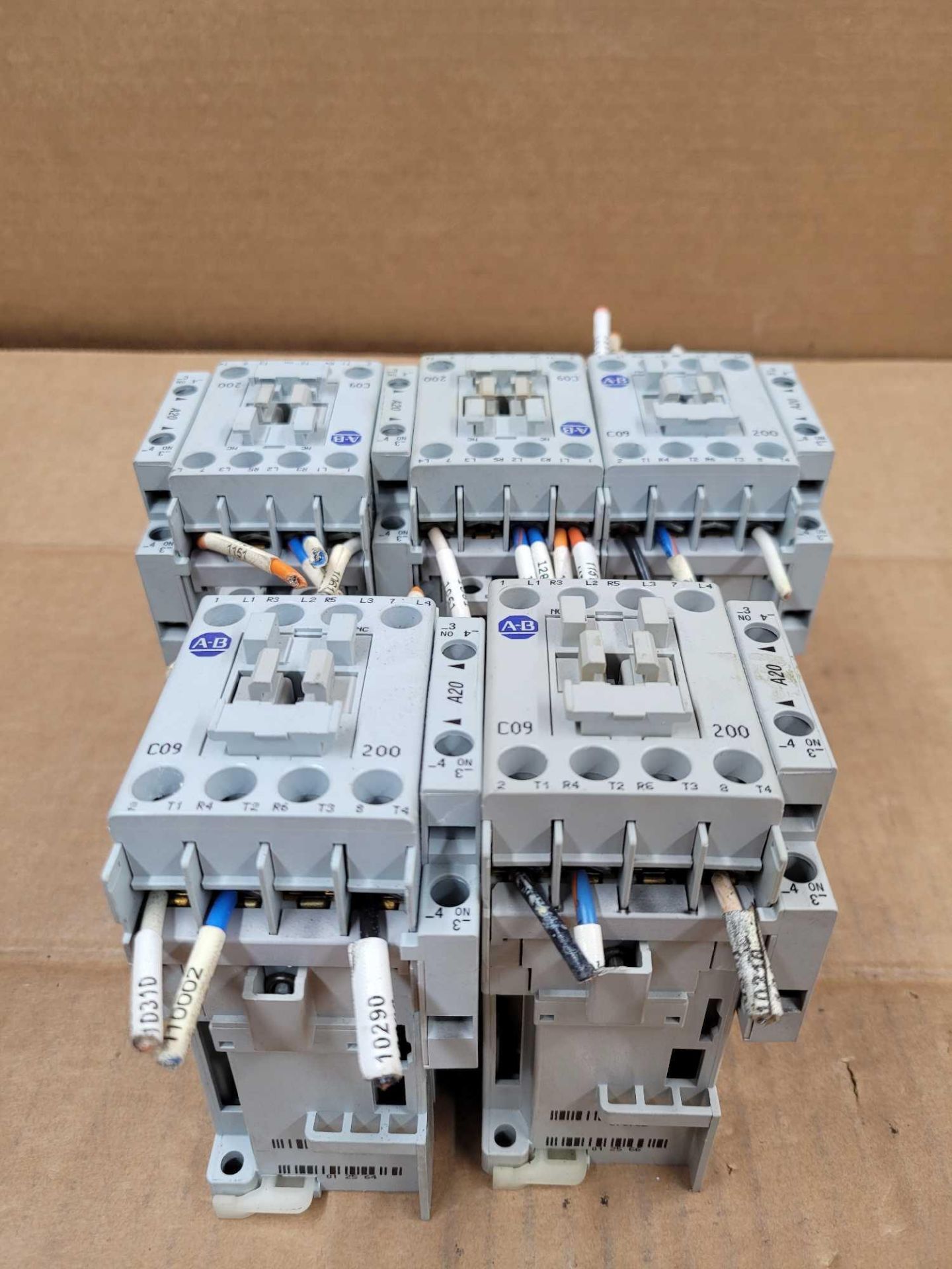 LOT OF 5 ALLEN BRADLEY 100-C09DJ200 / Series A Contactor  /  Lot Weight: 7.0 lbs