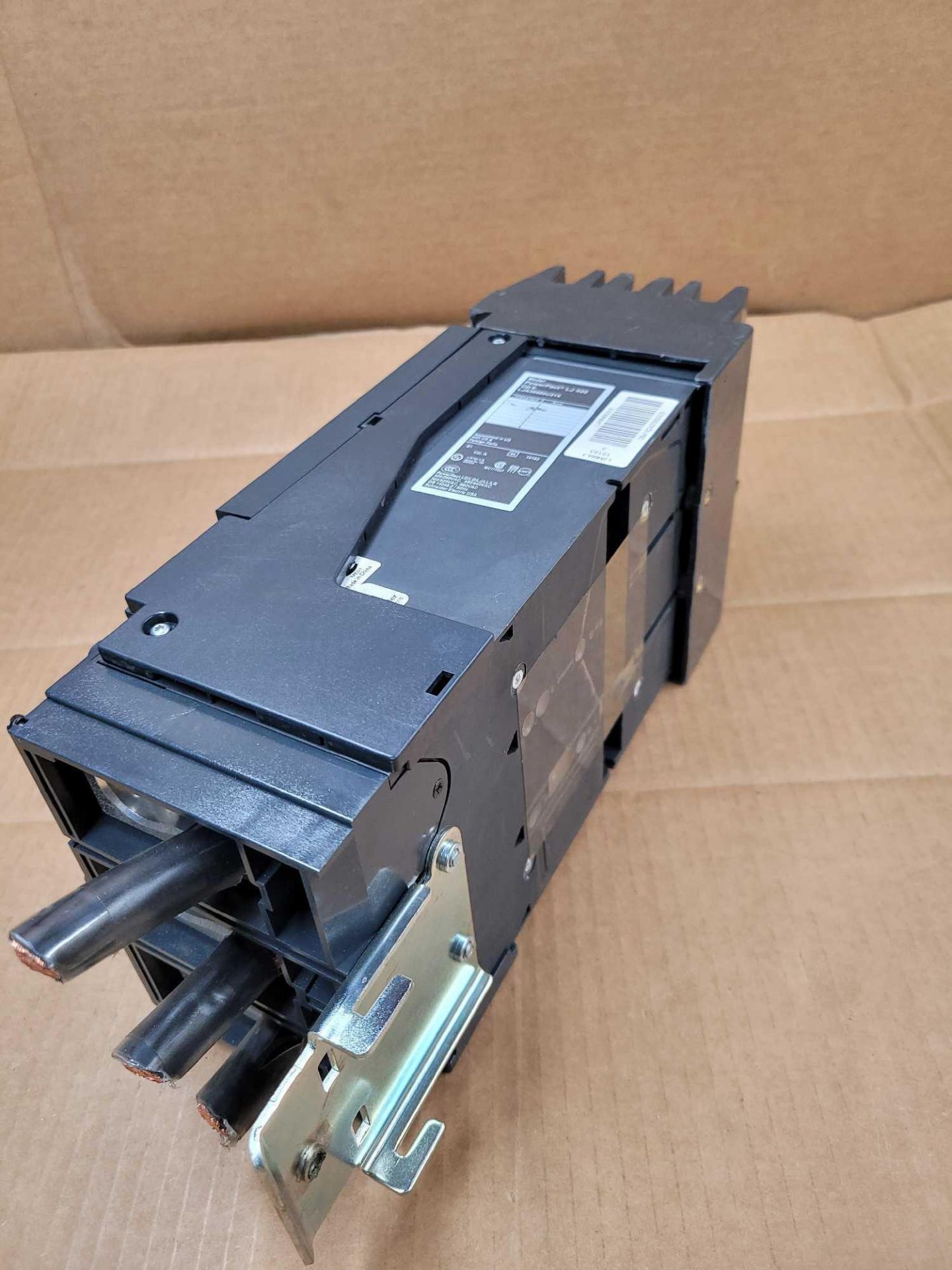 SQUARE D LJA36400U31X / 400 Amp Molded Case Circuit Breaker  /  Lot Weight: 16.4 lbs - Image 2 of 6