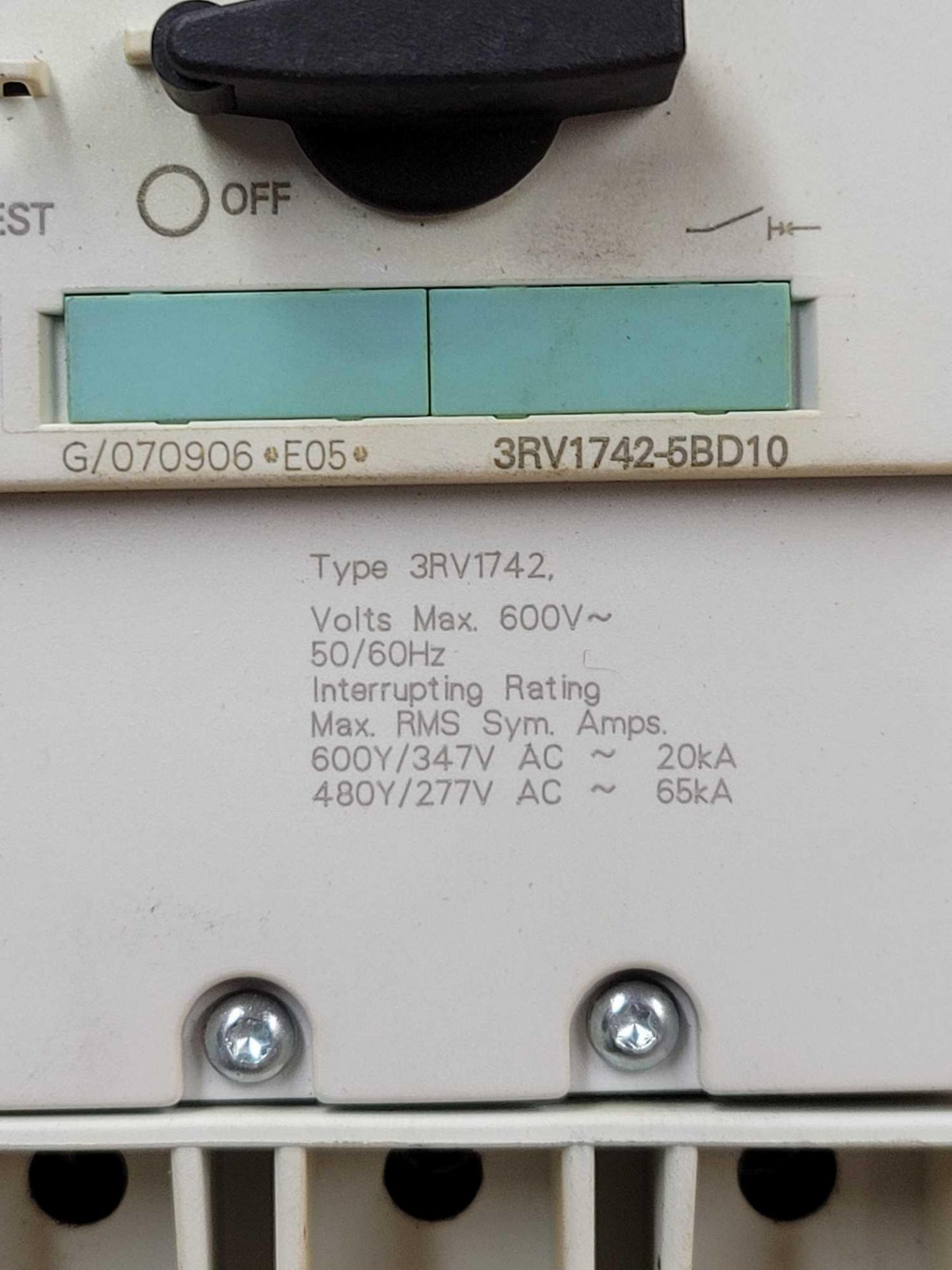 LOT OF 3 SIEMENS BREAKERS  /  (1) SIEMENS 3RV1742-5BD10 ; 15 Amp Circuit Breaker with Operating Mech - Image 11 of 19