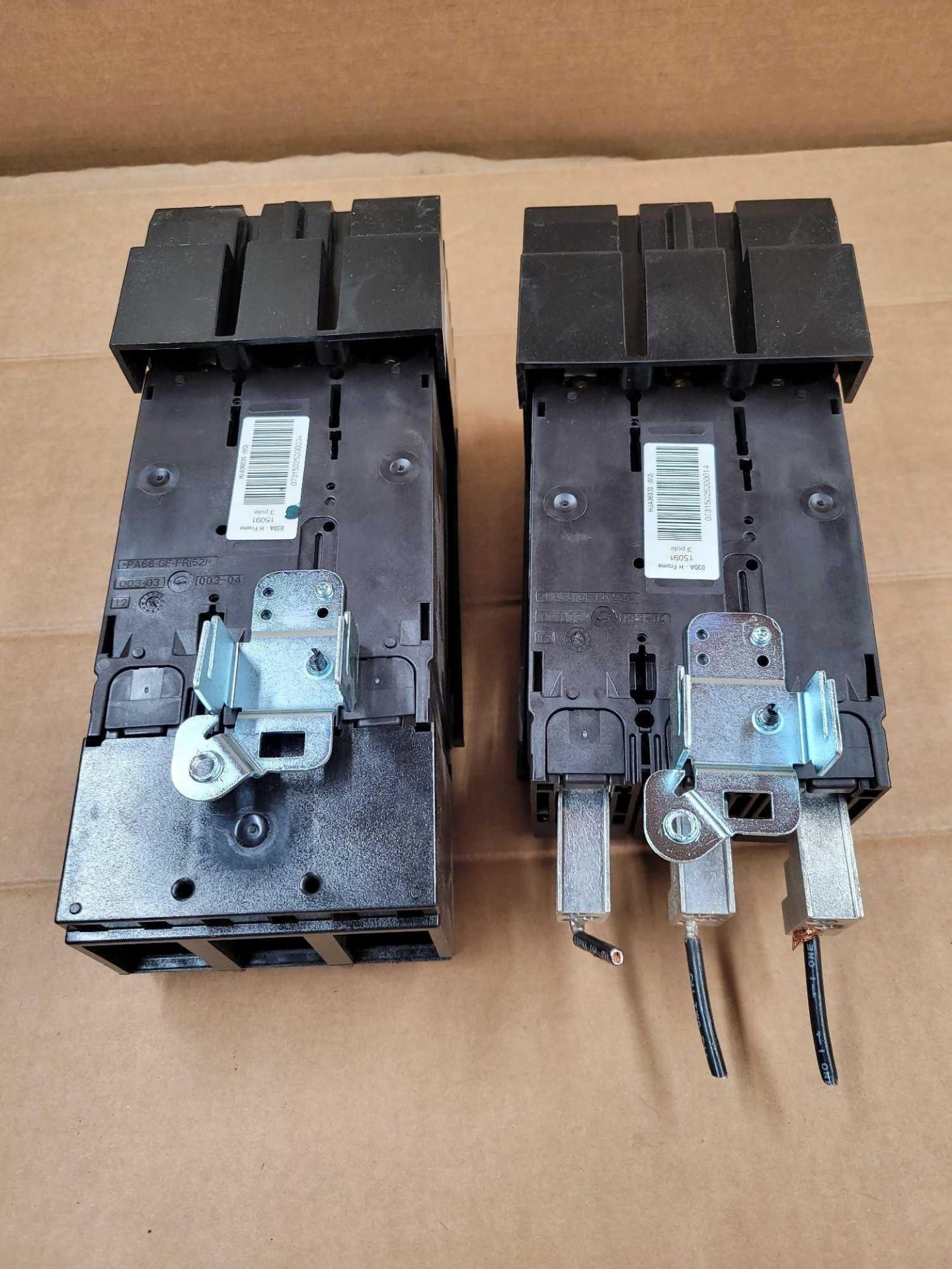 LOT OF 2 SQUARE D HJA36030 / 30 Amp Molded Case Circuit Breaker  /  Lot Weight: 9.6 lbs - Image 5 of 6