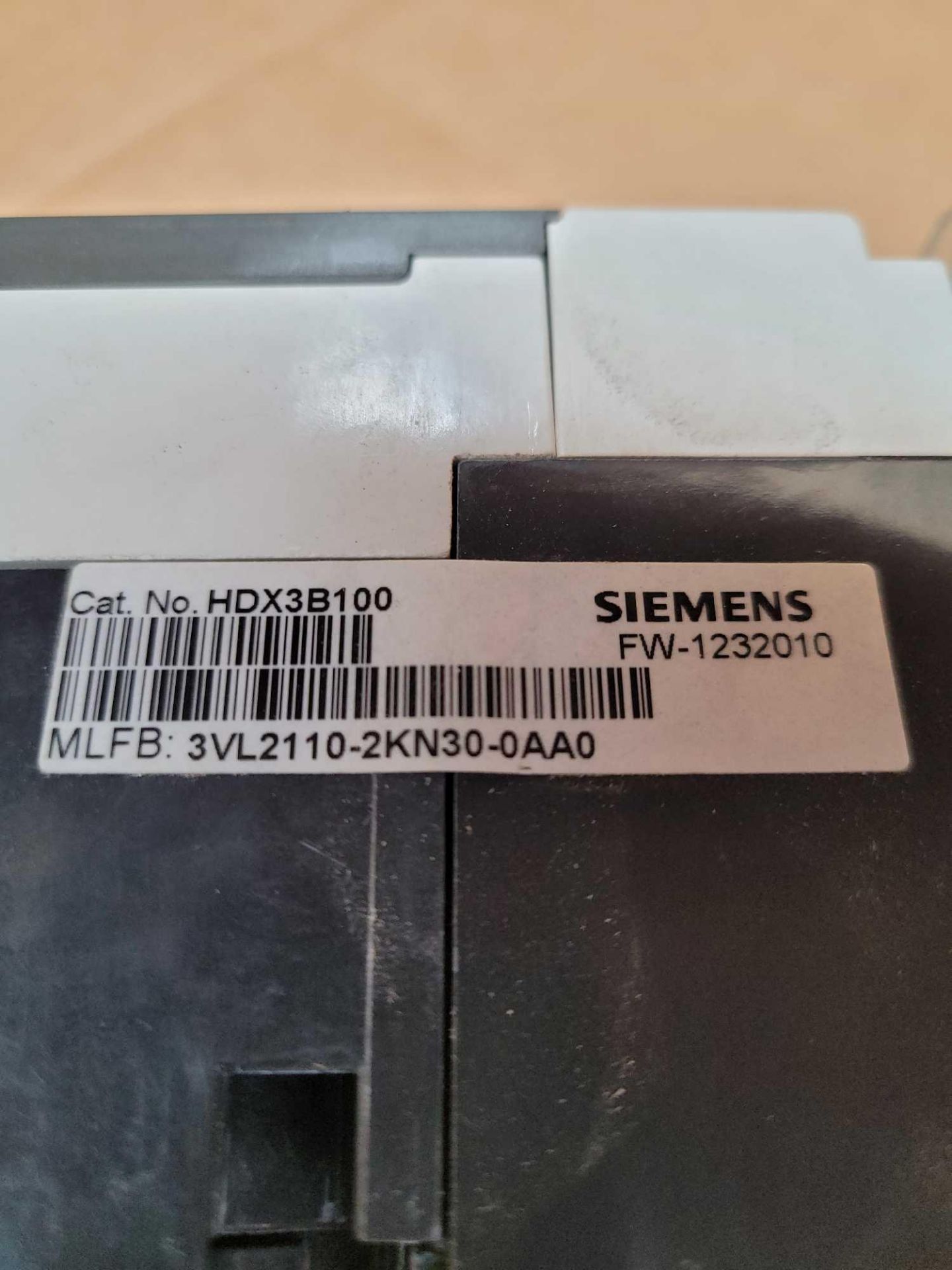 LOT OF 2 SIEMENS HDX3B100 / 100 Amp Circuit Breaker  /  Lot Weight: 9.6 lbs - Image 4 of 7