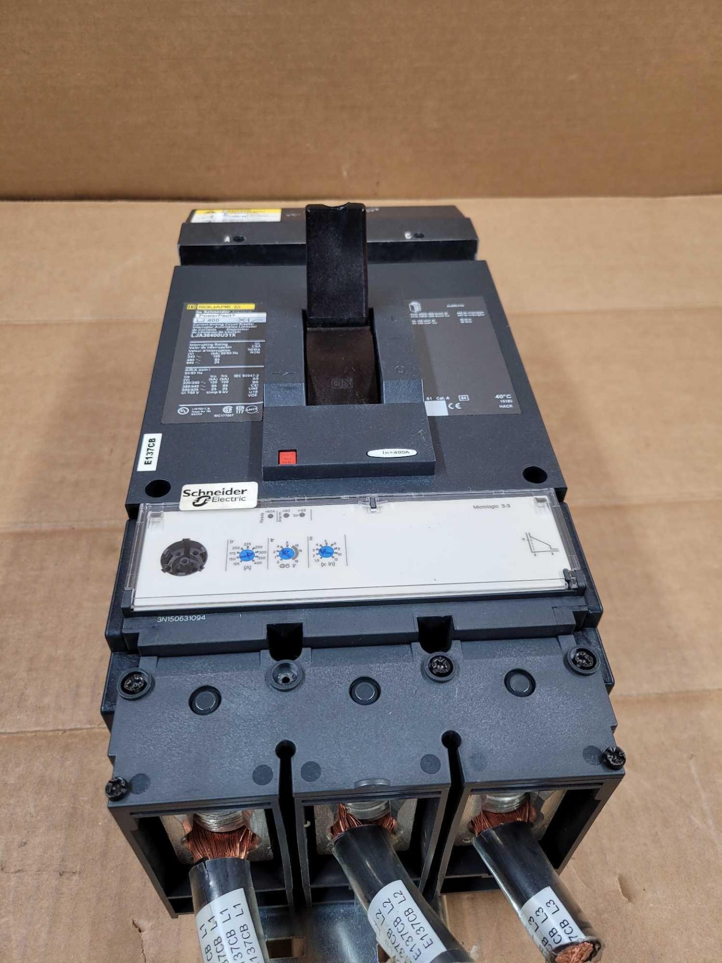 SQUARE D LJA36400U31X / 400 Amp Molded Case Circuit Breaker  /  Lot Weight: 16.4 lbs