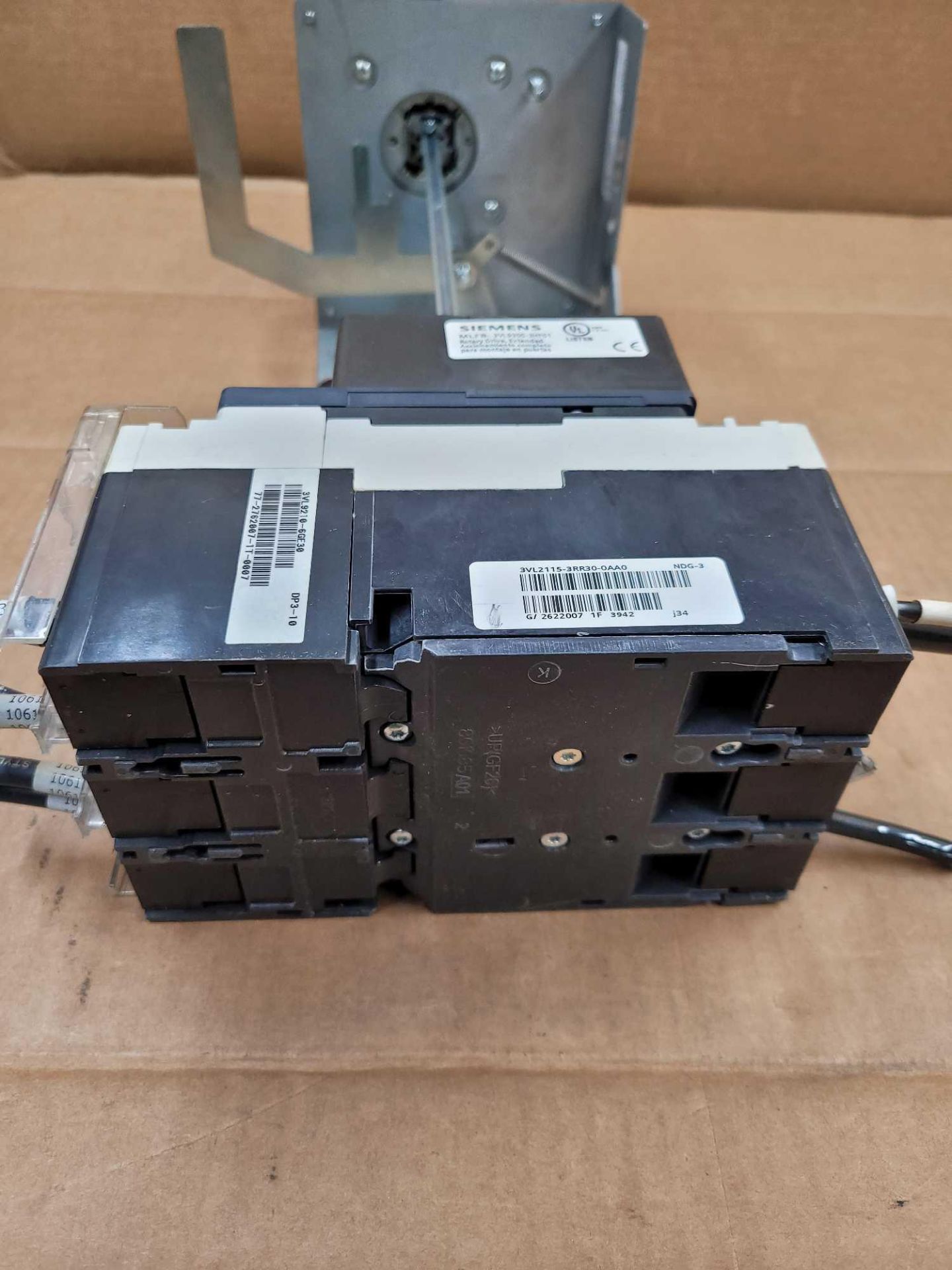 LOT OF 2 SIEMENS / (1) SIEMENS HFX3P250 with 3VL9300-3HF01 and 8UC9400 ; 250 Amp Circuit Breaker wit - Image 15 of 22