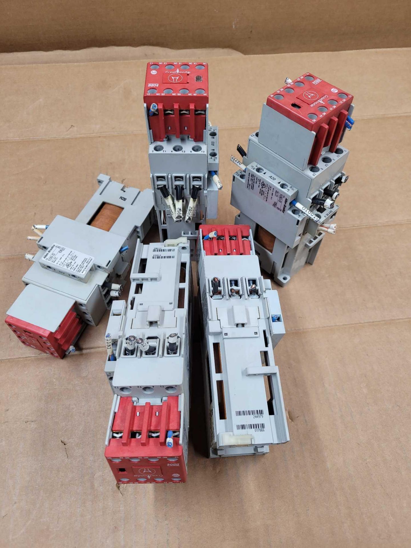 LOT OF 5 ALLEN BRADLEY 100S-C37DJ14BC / Series C Guardmaster Safety Contactor  /  Lot Weight: 10.6 l - Image 7 of 7