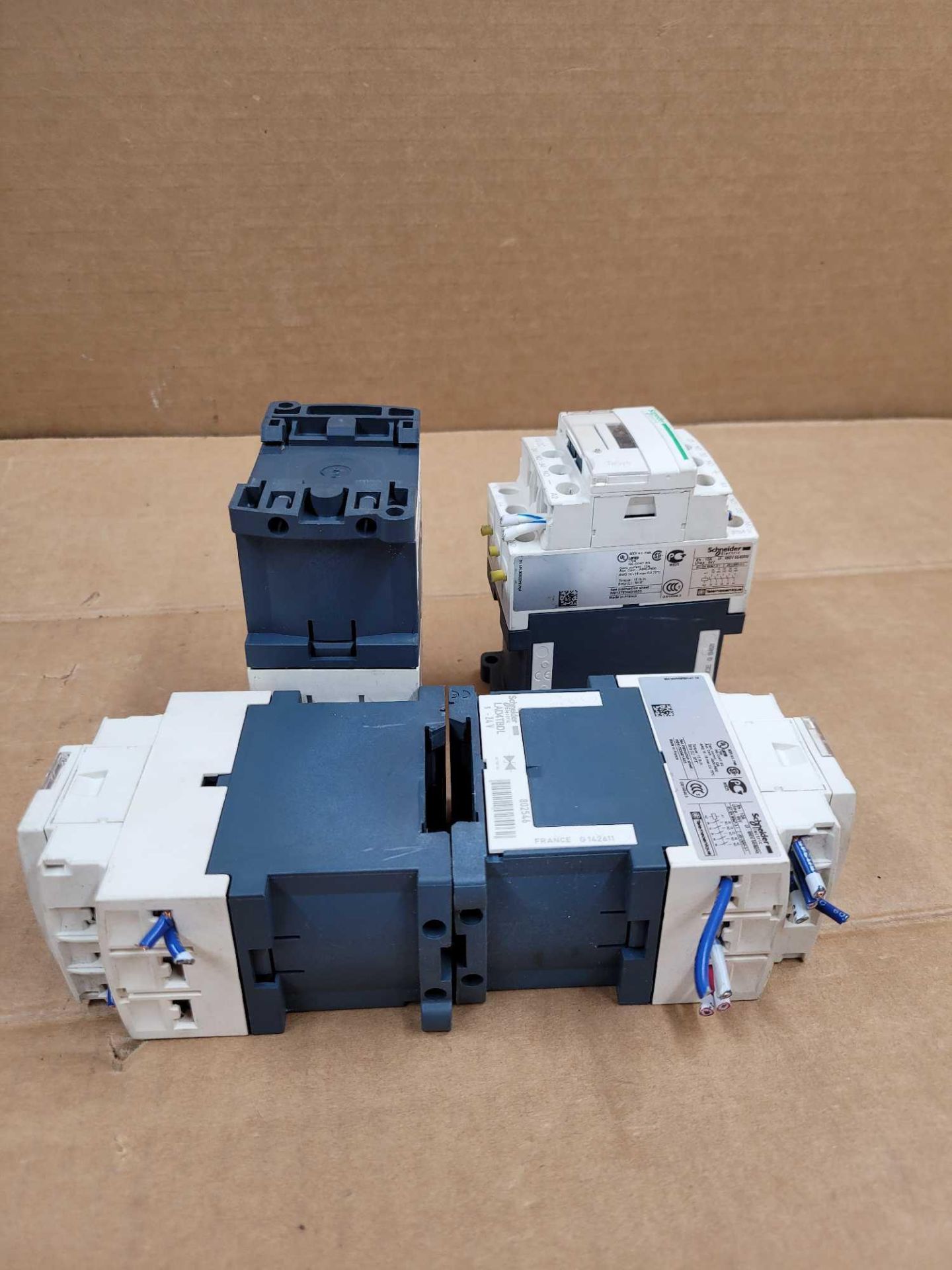 LOT OF 4 SCHNEIDER ELECTRIC CAD50BD with LAD4TBDL / Control Relay with Suppressor Block  /  Lot Weig - Image 7 of 7