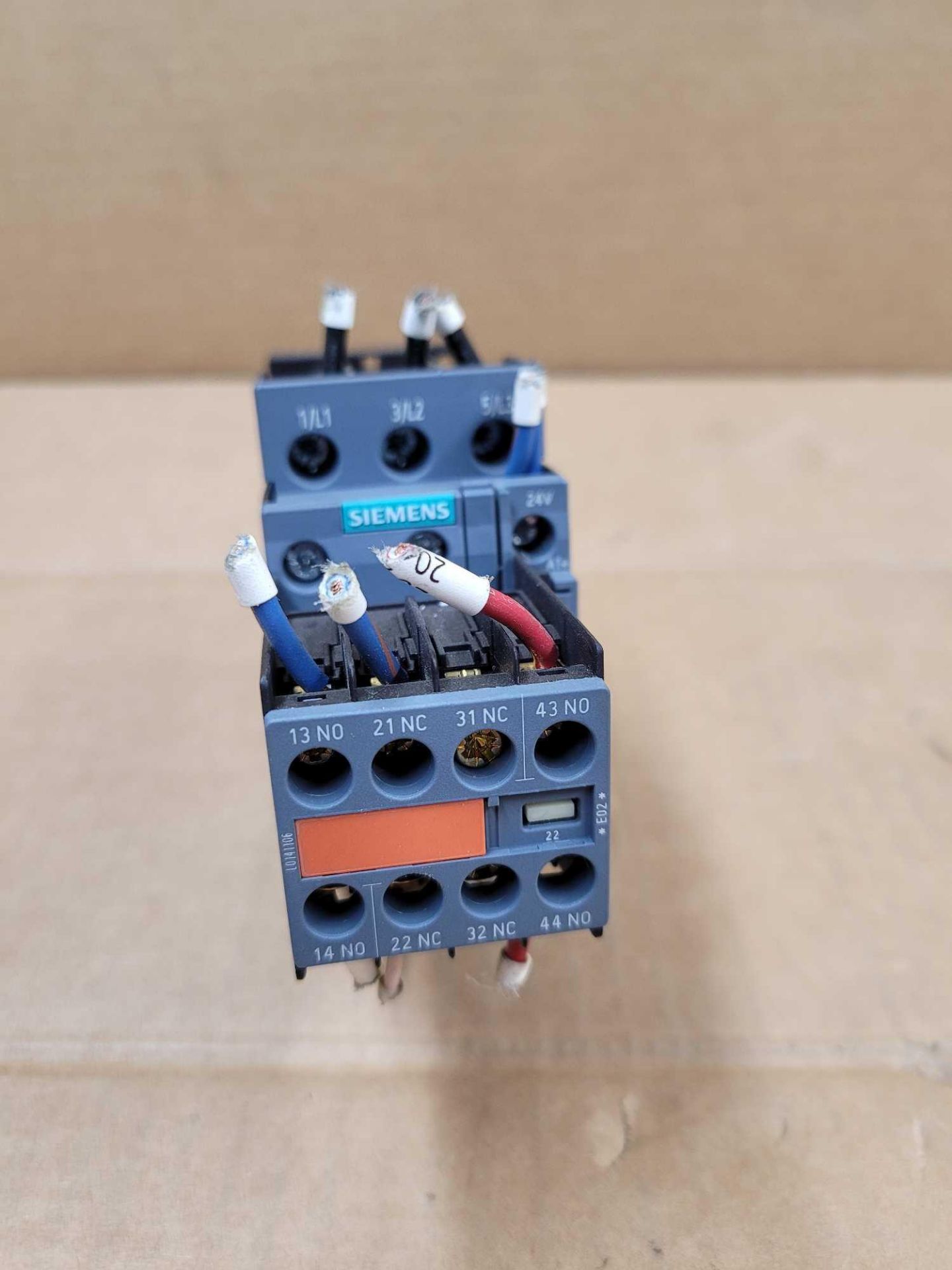 LOT OF 2 SIEMENS 3RT2027-1FB44-3MA0 / Power Contactor  /  Lot Weight: 2.8 lbs - Image 5 of 7