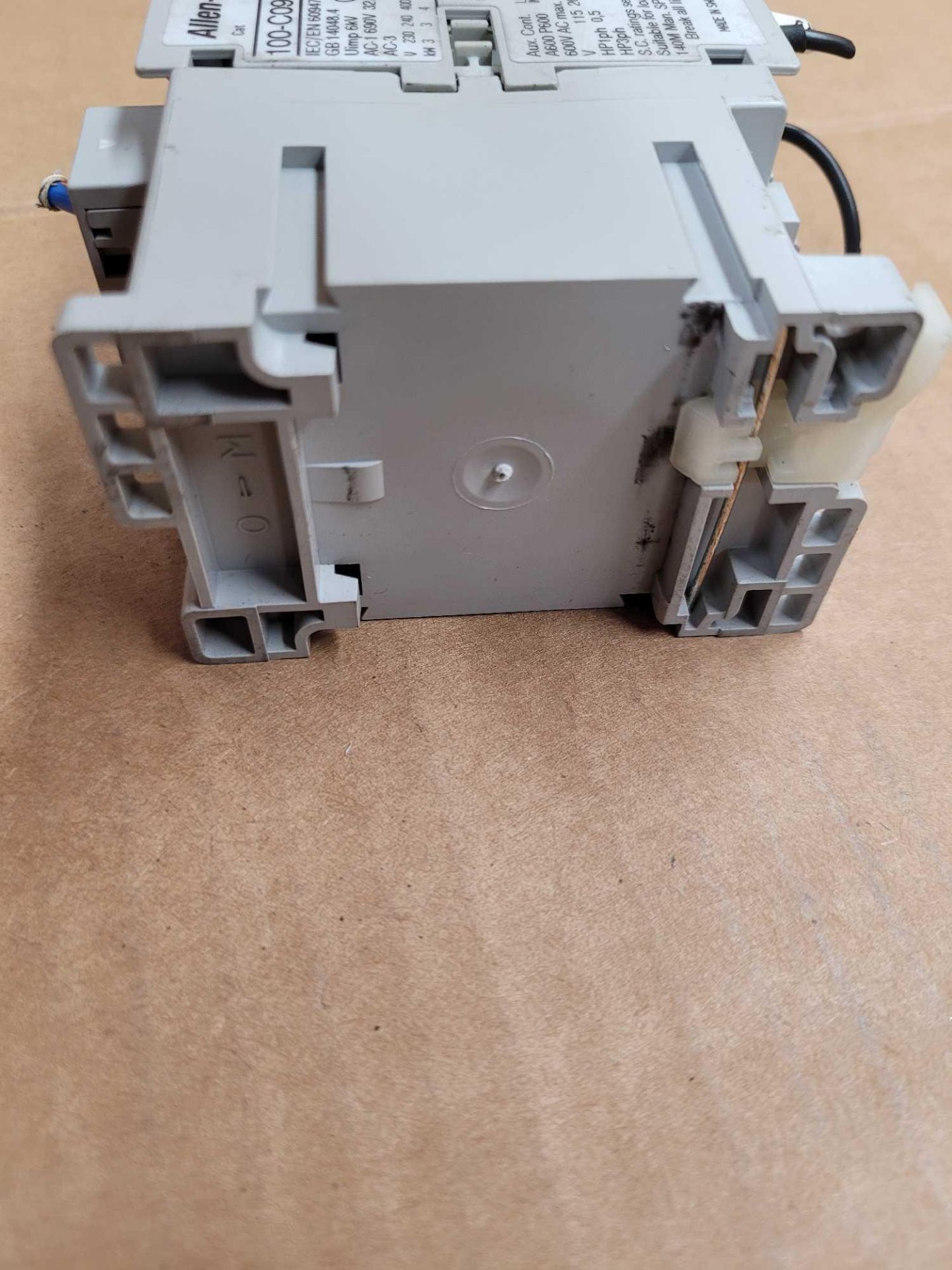 LOT OF 6 ALLEN BRADLEY 100-C09E*10 / Series A Contactor  /  Lot Weight: 5.2 lbs - Image 6 of 8