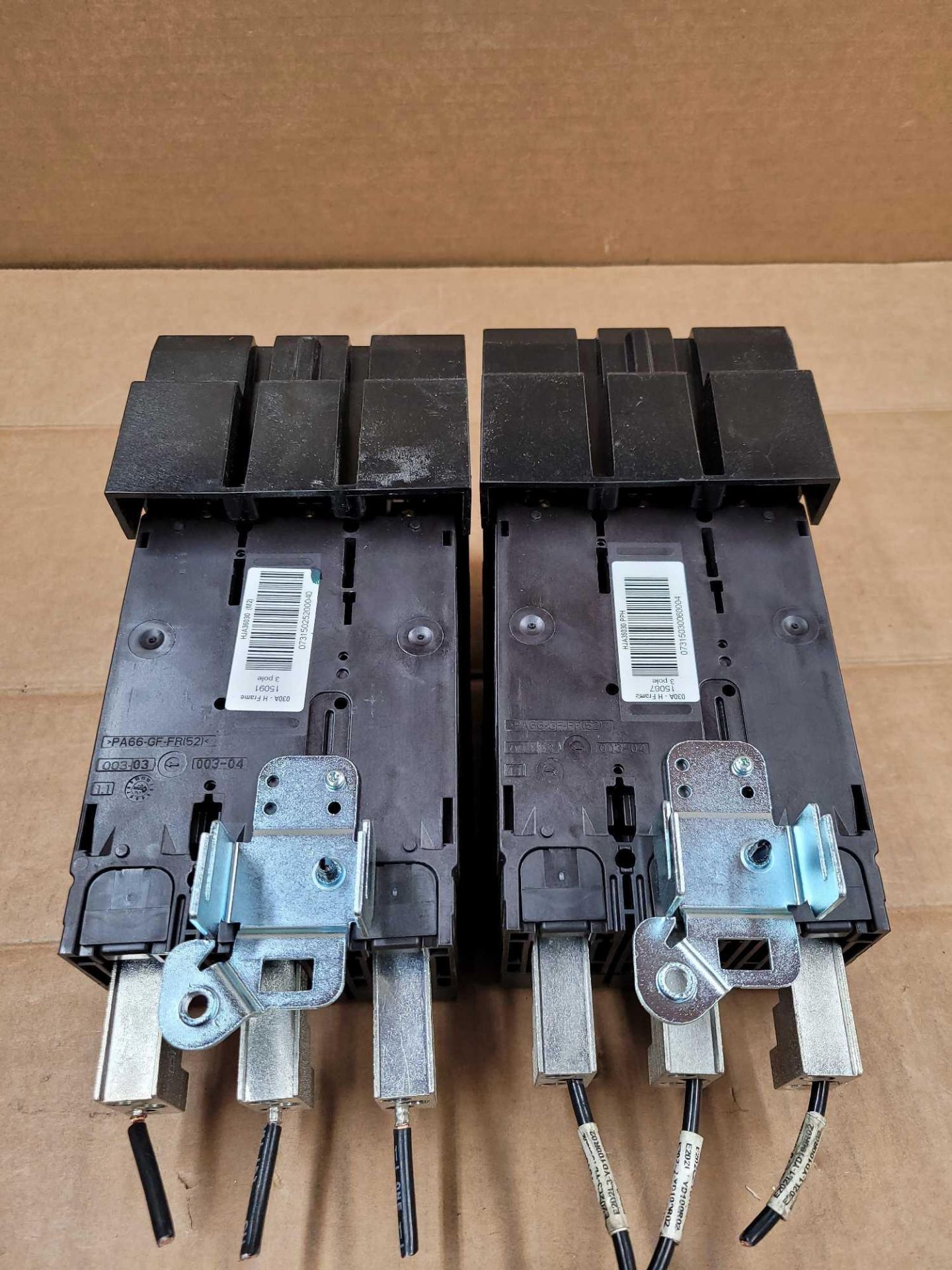 LOT OF 2 SQUARE D HJA36030 / 30 Amp Molded Case Circuit Breaker  /  Lot Weight: 9.6 lbs - Image 5 of 6