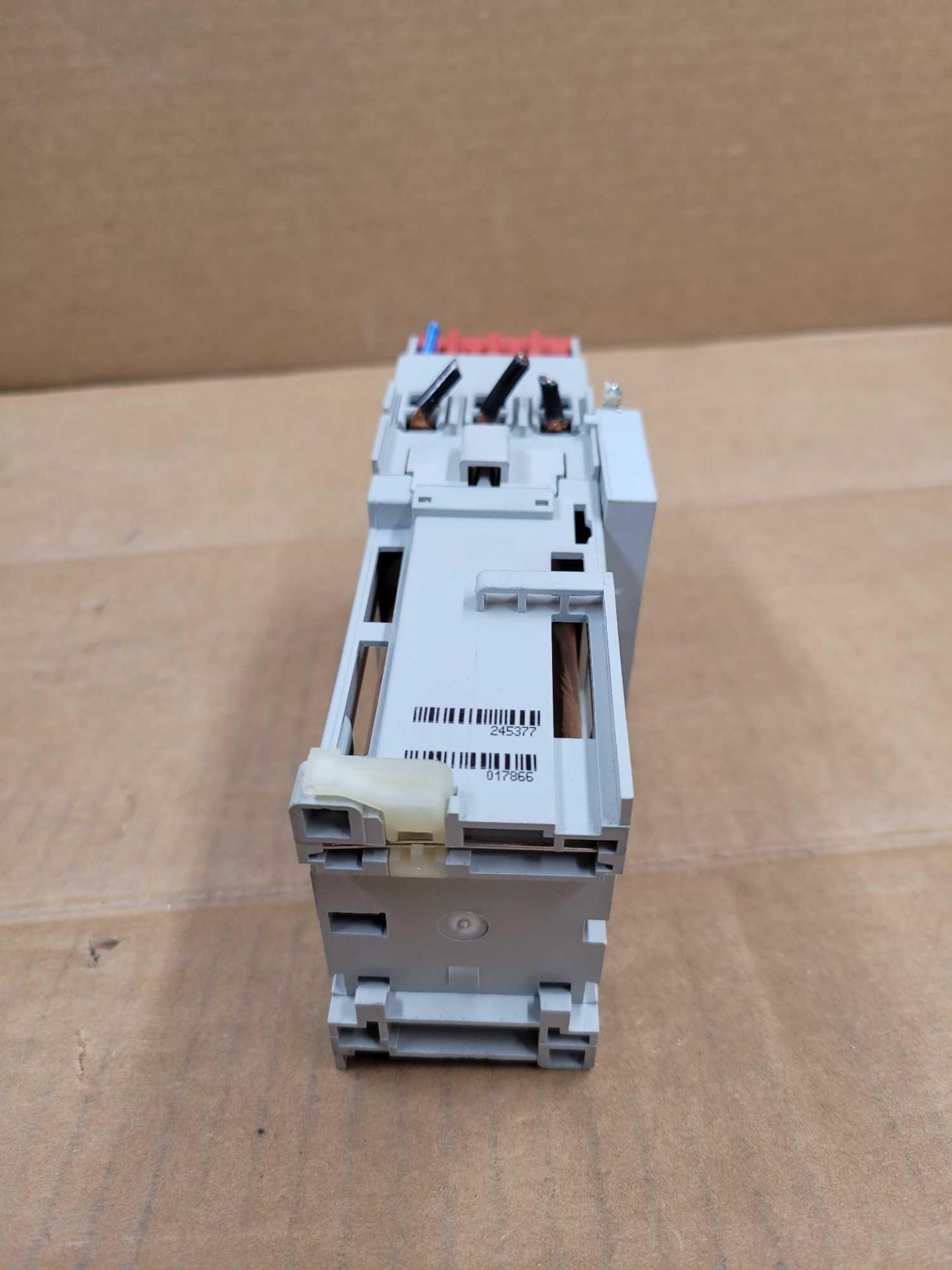 LOT OF 5 ALLEN BRADLEY 100S-C37DJ14BC / Guardmaster Safety Contactor  /  Lot Weight: 10.6 lbs - Image 5 of 8