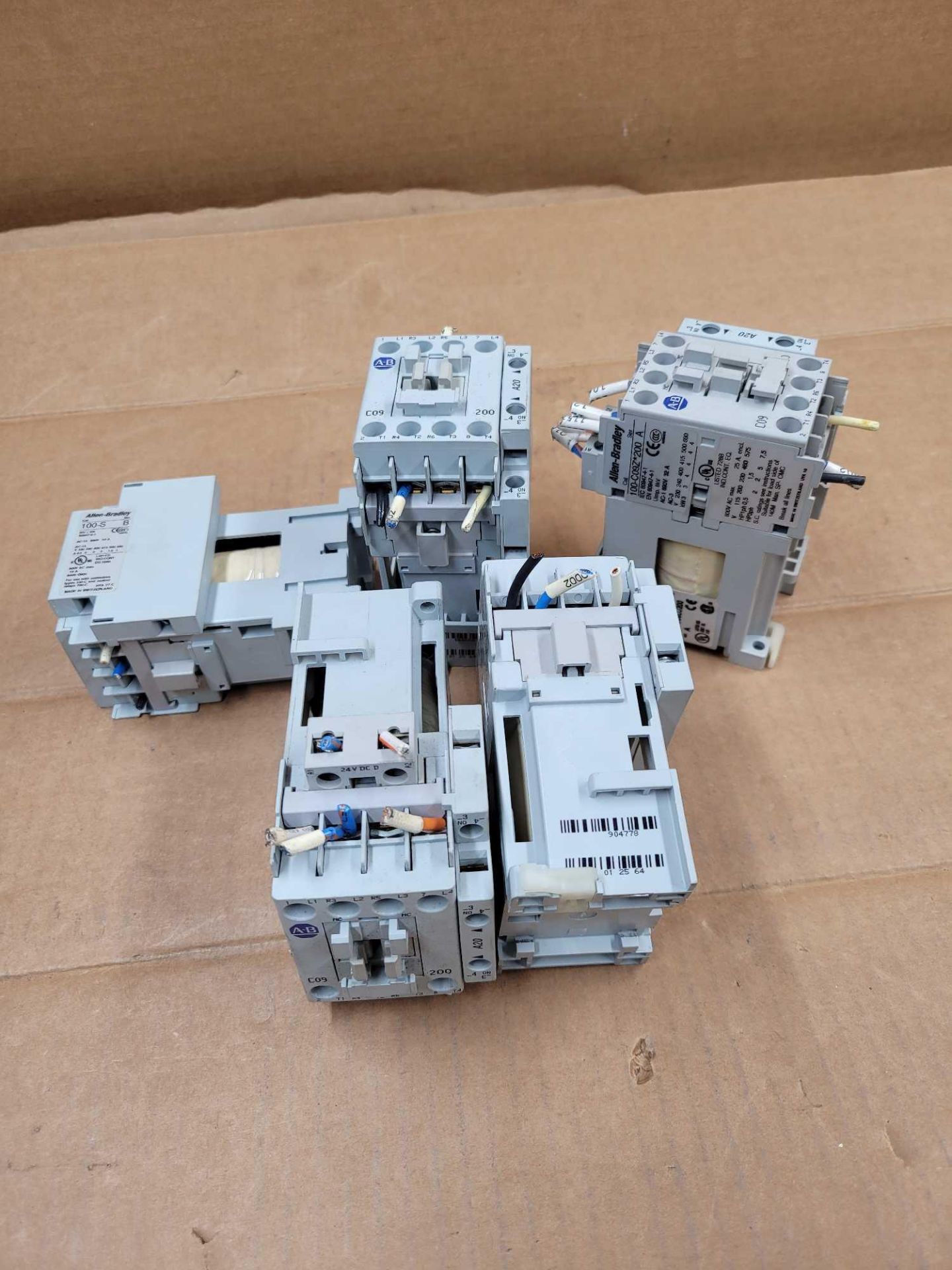 LOT OF 5 ALLEN BRADLEY 100-C09DJ200 / Series A Contactor  /  Lot Weight: 7.0 lbs - Image 6 of 6