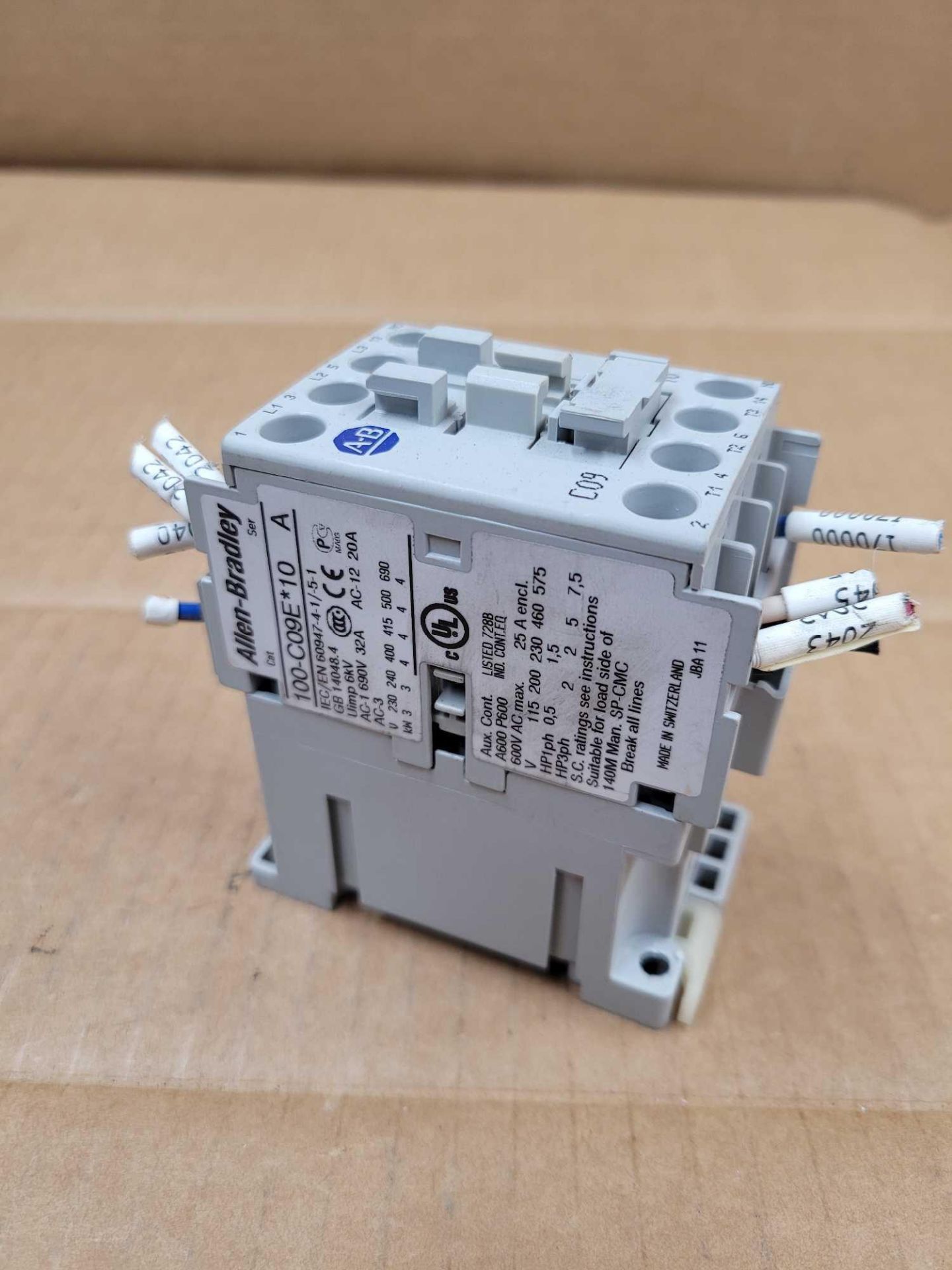 LOT OF 5 ALLEN BRADLEY 100-C09E*10 / Series A Contactor  /  Lot Weight: 4.6 lbs - Image 2 of 8