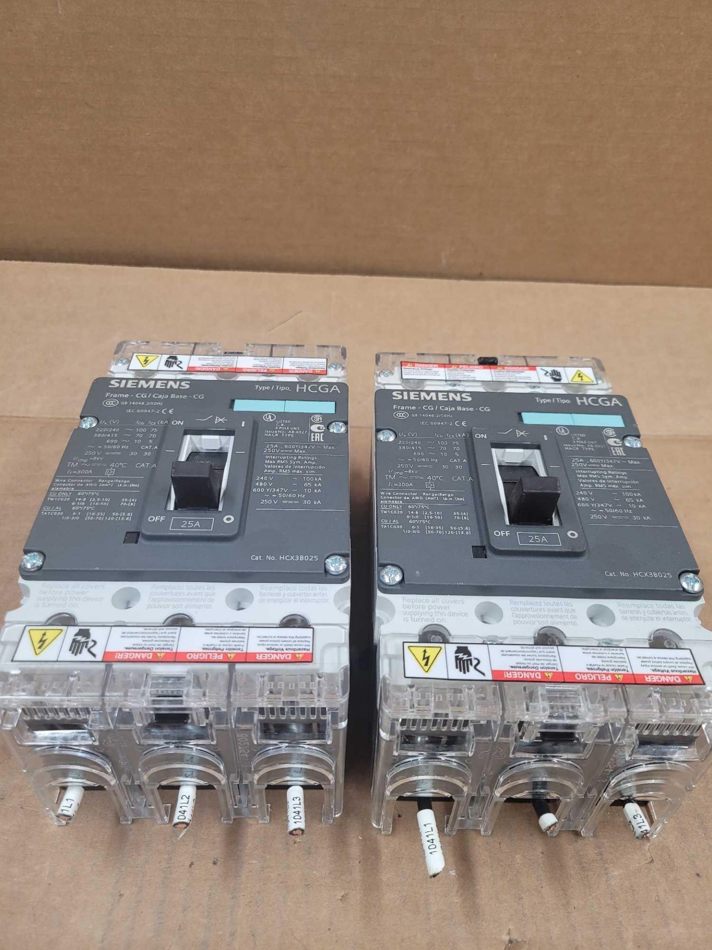 LOT OF 2 SIEMENS HCX3B025 / 25 Amp Circuit Breaker  /  Lot Weight: 8.8 lbs