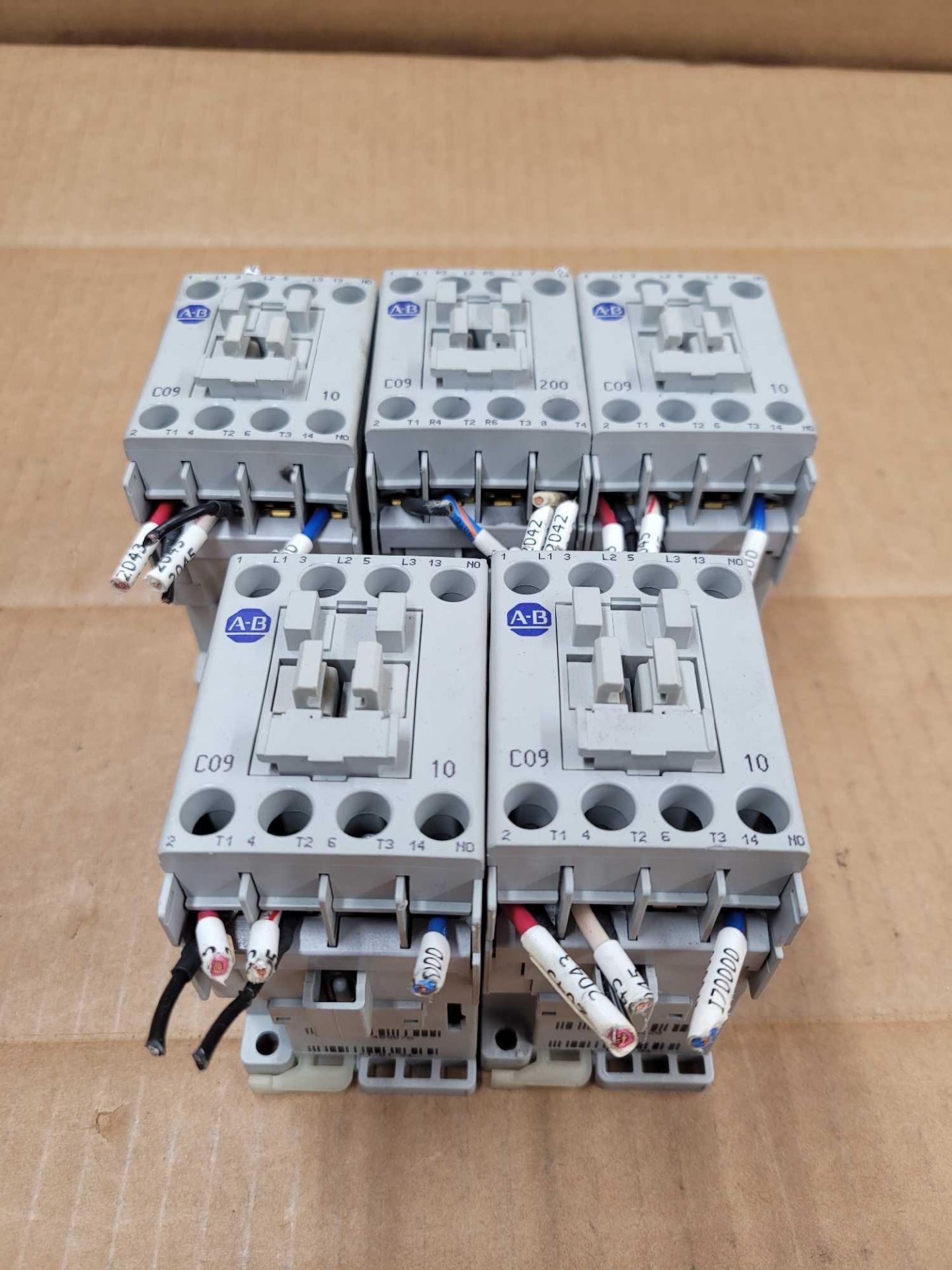 LOT OF 5 ALLEN BRADLEY 100-C09E*10 / Series A Contactor  /  Lot Weight: 4.6 lbs