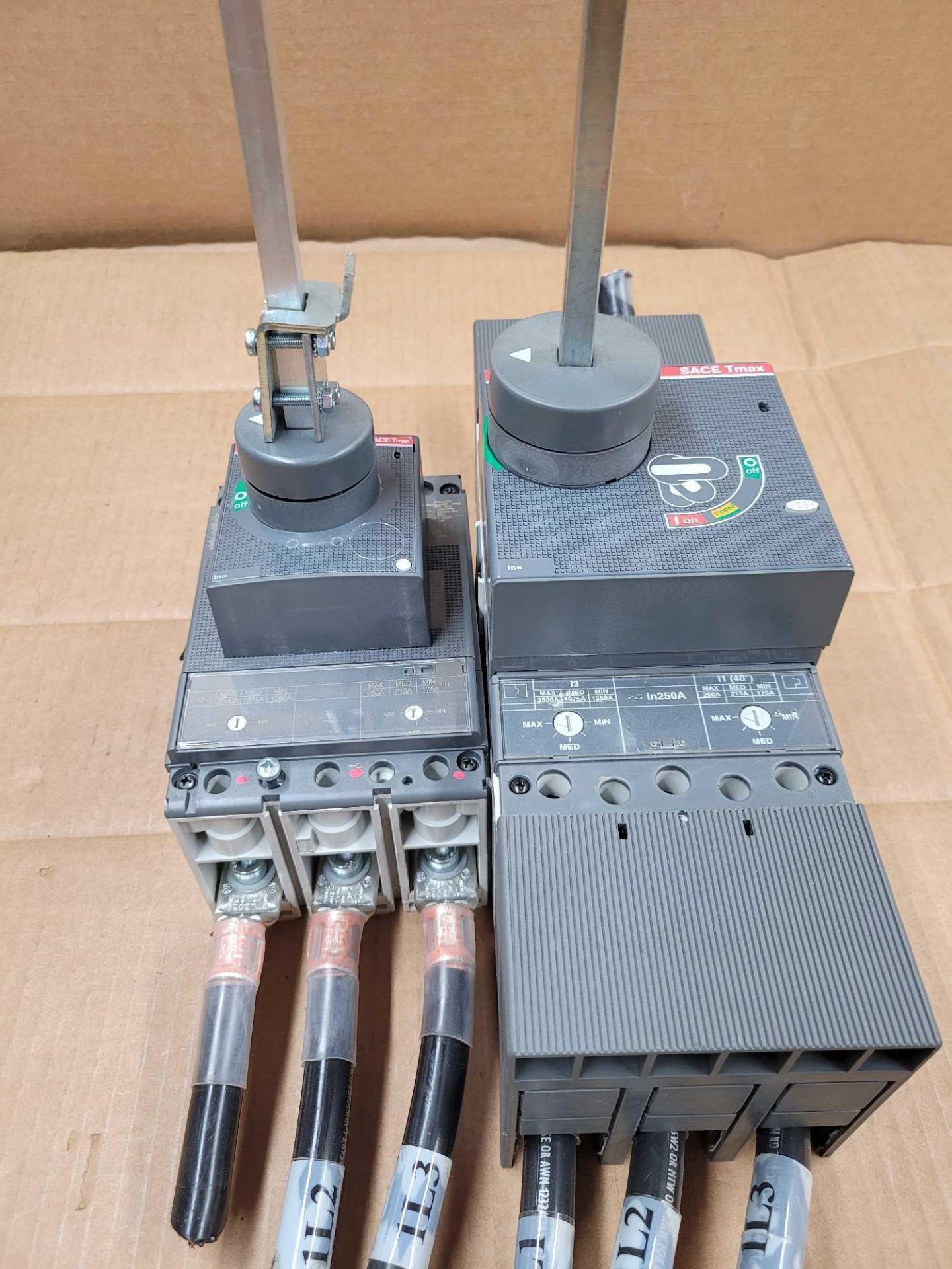 LOT OF 2 ABB BREAKERS   /    (1) ABB XT4V250 ; Sace Tmax 250 Amp Circuit Breaker with Cicuit Breaker - Image 2 of 15