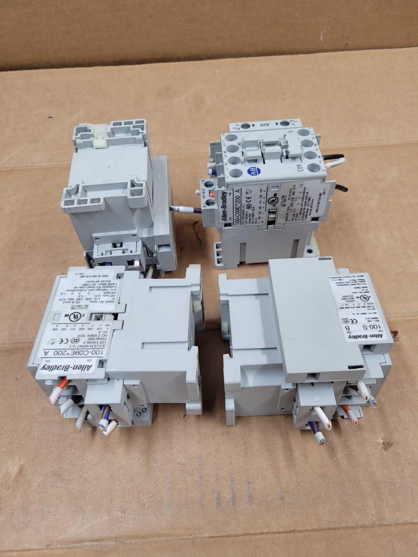 LOT OF 4 ALLEN BRADLEY 100-C09E*200 / Series A Contactor  /  Lot Weight: 3.8 lbs - Image 8 of 8