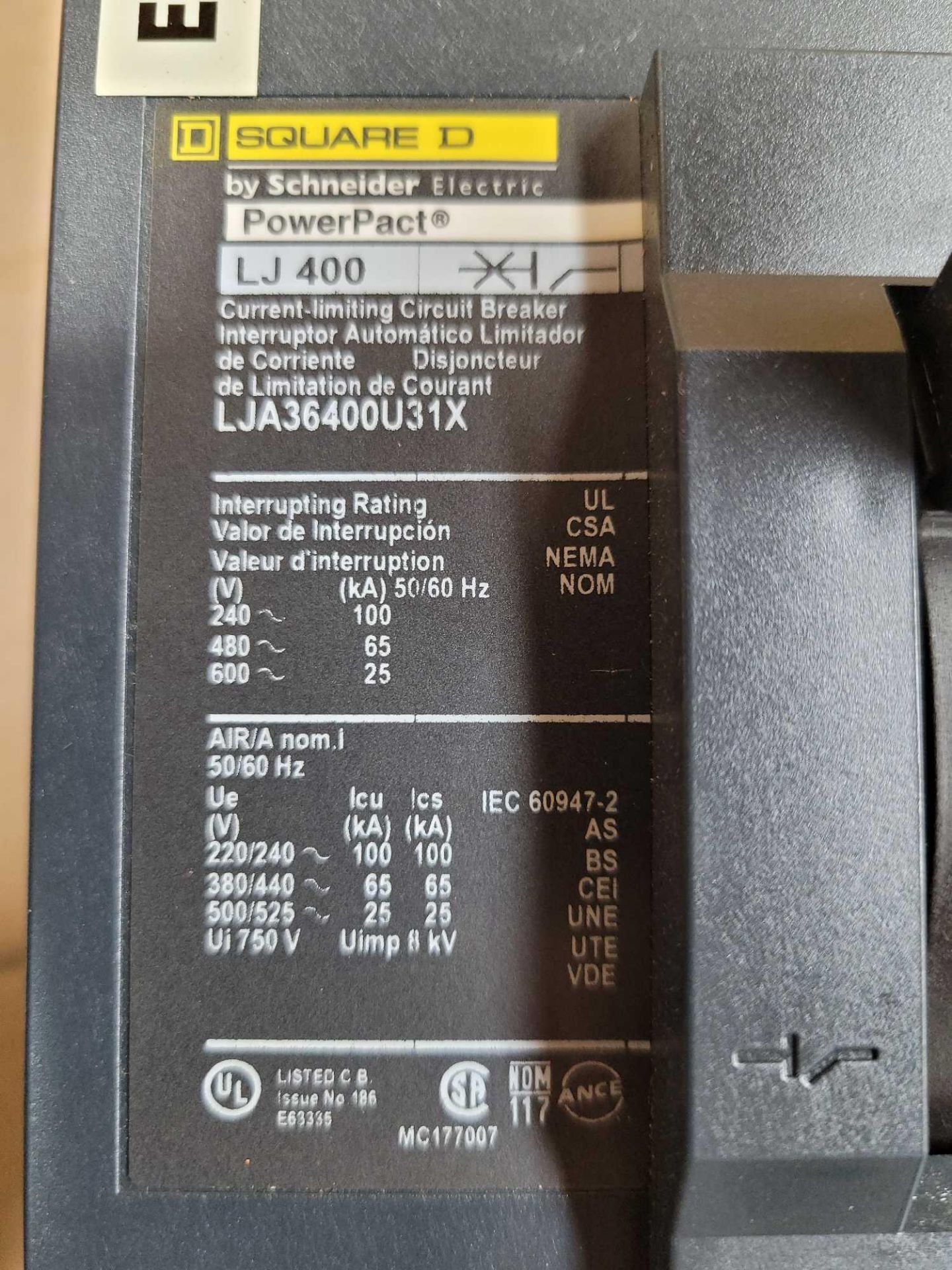 SQUARE D LJA36400U31X / 400 Amp Molded Case Circuit Breaker  /  Lot Weight: 16.8 lbs - Image 2 of 6