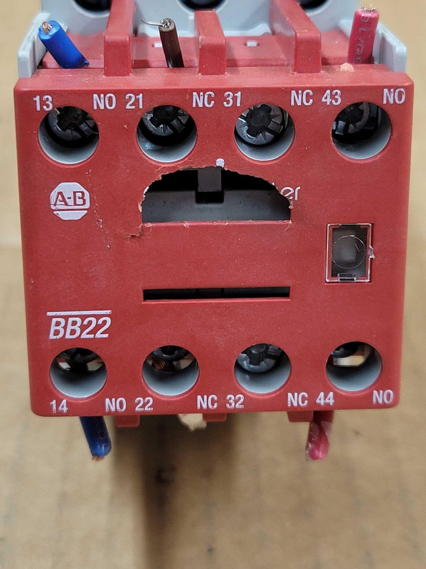 LOT OF 5 ALLEN BRADLEY 100S-C30EJ22BC / Series C Guardmaster Safety Contactor  /  Lot Weight: 6.2 lb - Image 2 of 7