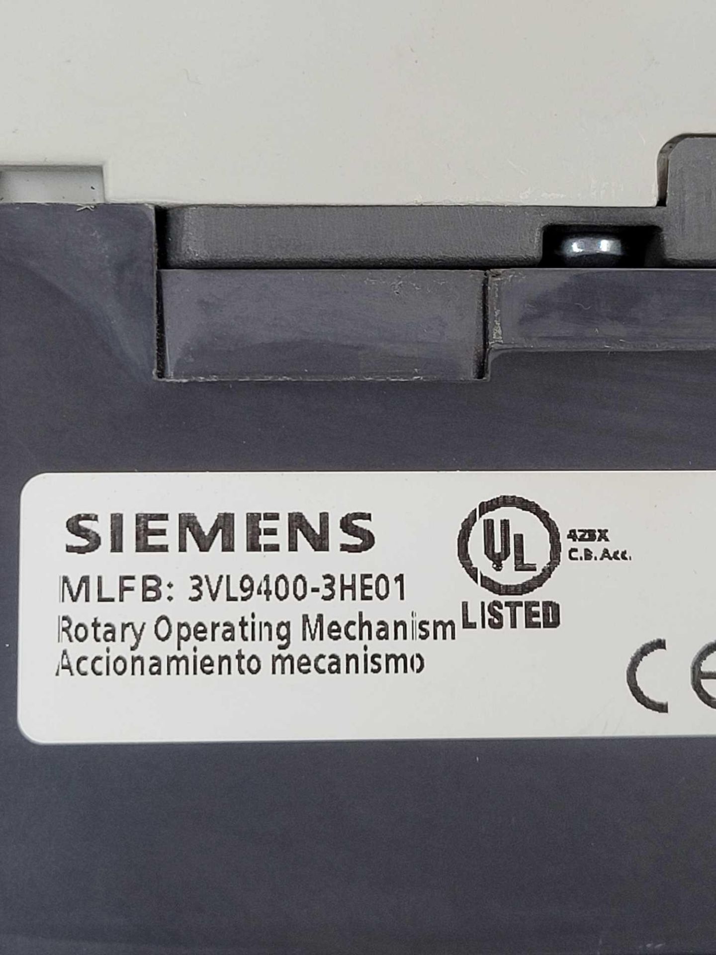 SIEMENS HJX3P400 with 3VL9400-3HE01 / 400 Amp Circuit Breaker with Rotary Operating Mechanism  /  Lo - Image 8 of 10