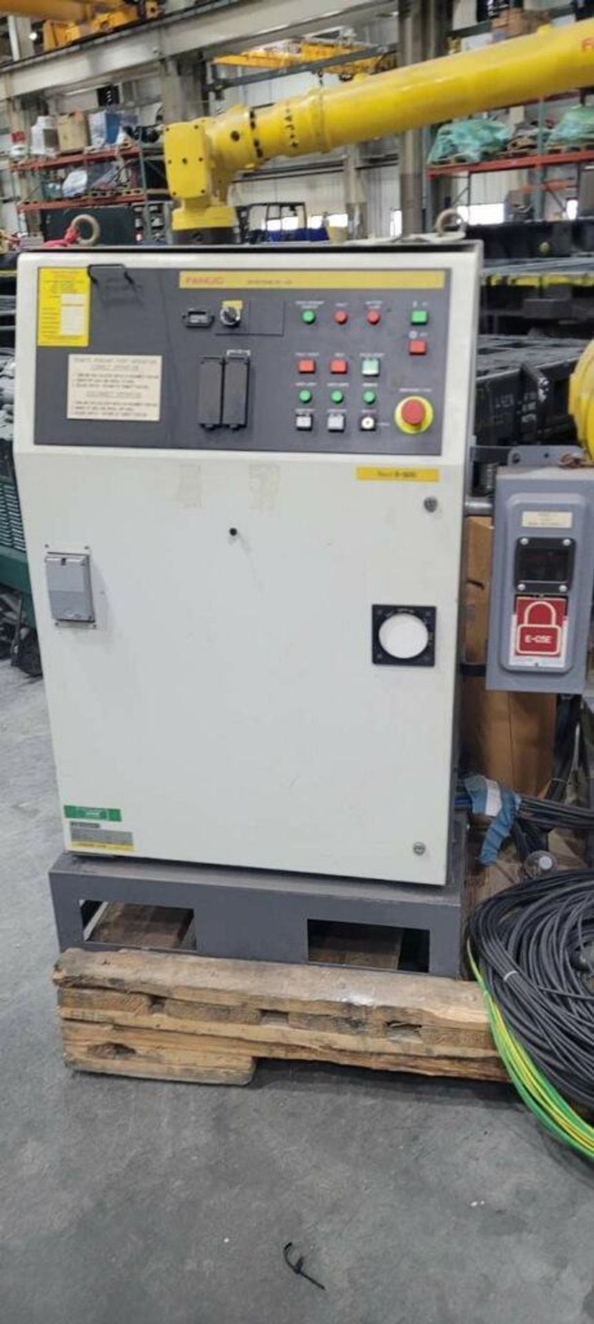 FANUC S500 ROBOT RJ2 CONTROLLER / (RCC Cables, Teach Pendant) / Located At: 37 Murray Dr, Tullahoma, - Image 2 of 4
