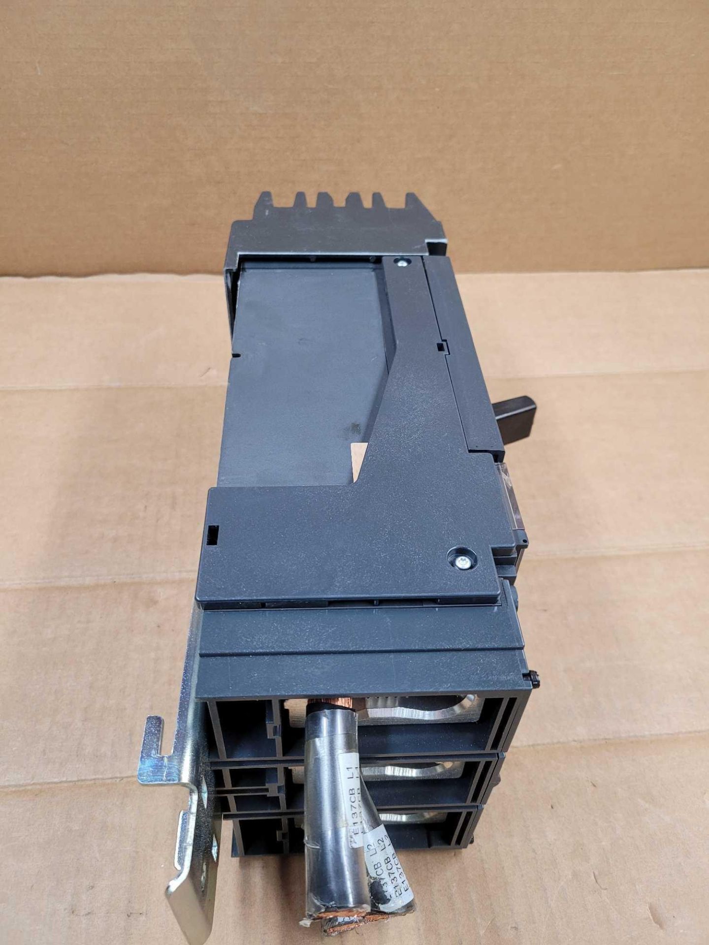 SQUARE D LJA36400U31X / 400 Amp Molded Case Circuit Breaker  /  Lot Weight: 16.4 lbs - Image 4 of 7