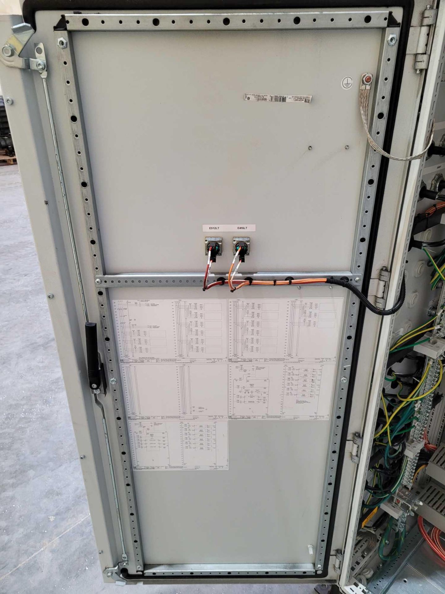 PDP ECS-4108 / 200 Amp Power Distribution Panel with (2) 60 Amp Siemens Ciruit Breakers and (16) 30 - Image 12 of 15