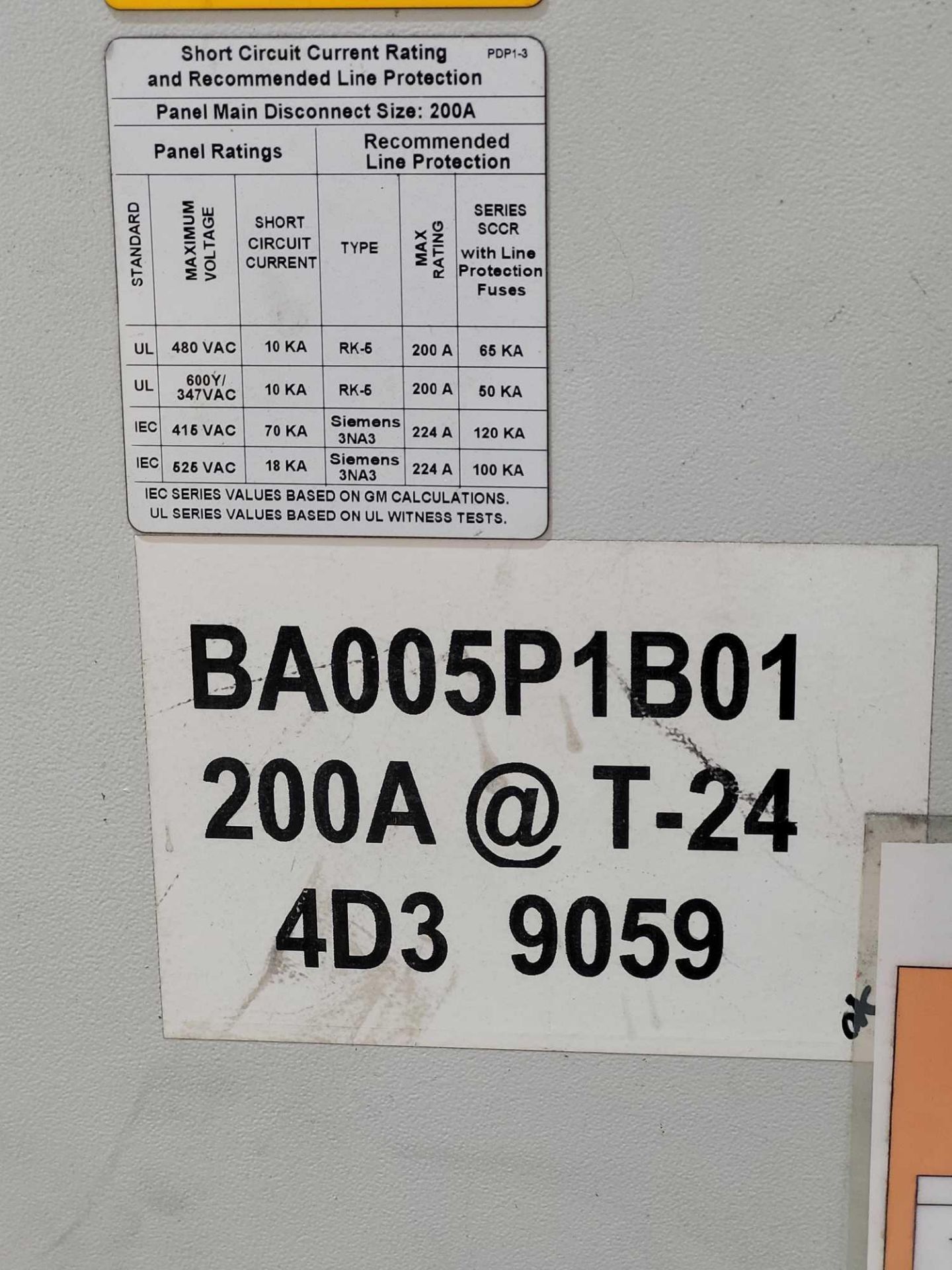 PDP ECS-4108 / 200 Amp Power Distribution Panel with (2) 60 Amp Siemens Ciruit Breakers and (16) 30 - Image 5 of 15