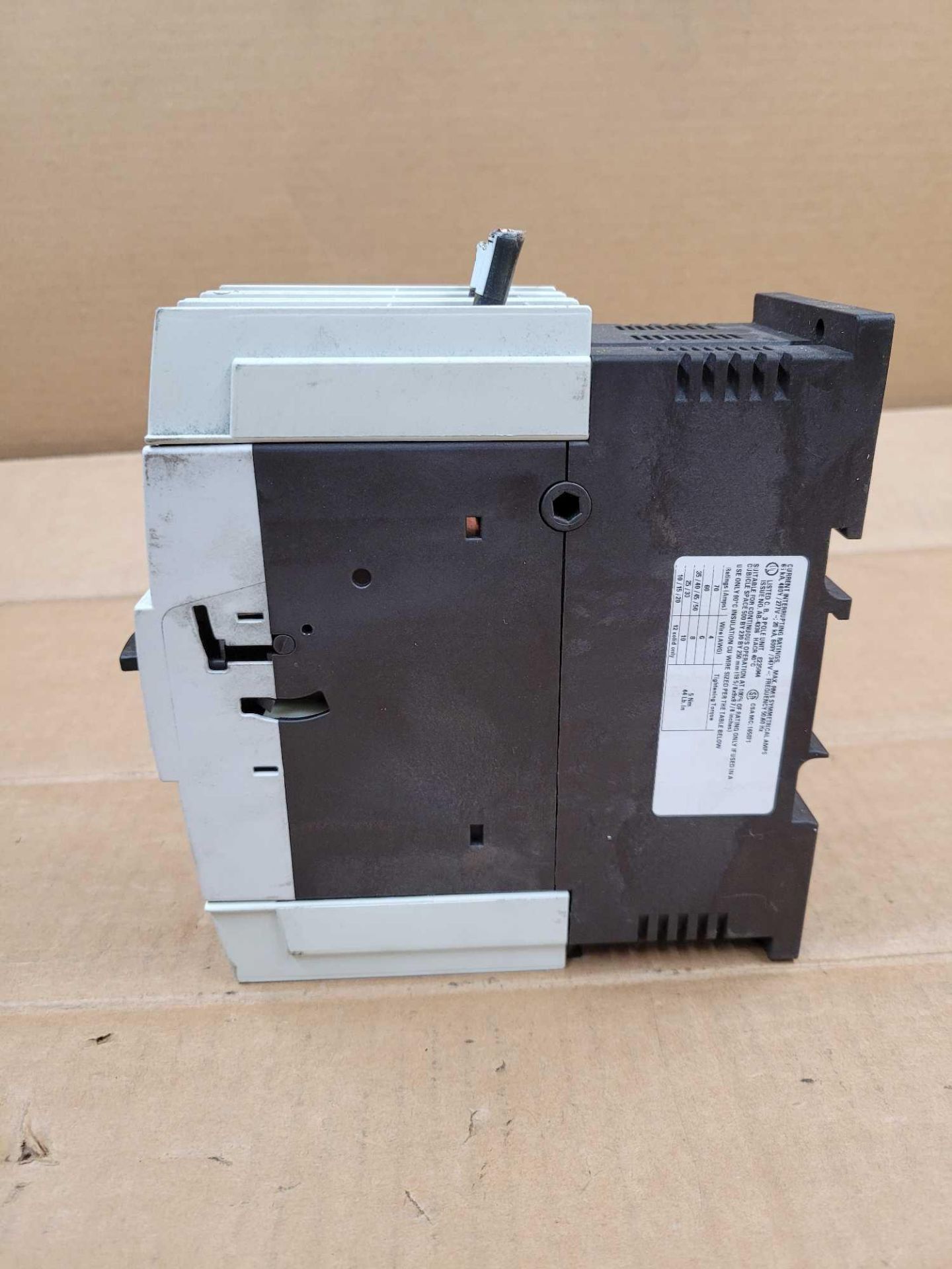 LOT OF 4 SIEMENS 3RV1742-5ED10 / 30 Amp Circuit Breaker  /  Lot Weight: 19.4 lbs - Image 4 of 8
