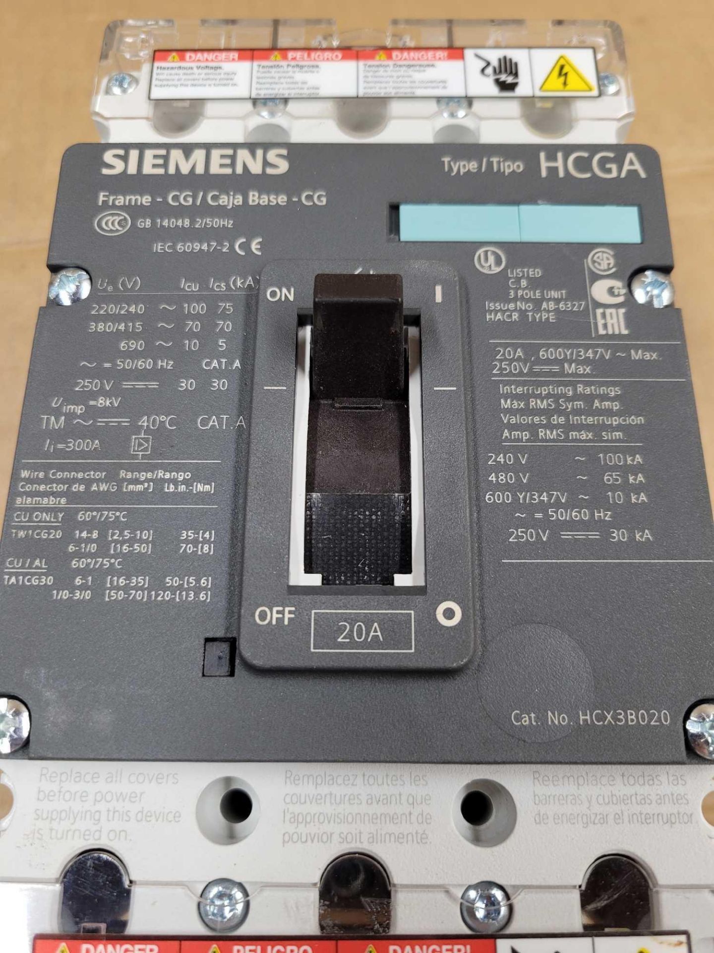 LOT OF 3 ASSORTED SIEMENS CIRCUIT BREAKERS  /  (2) HCX3B030 - 30 Amp Circuit Breaker  /  (1) HCX3B02 - Image 11 of 12