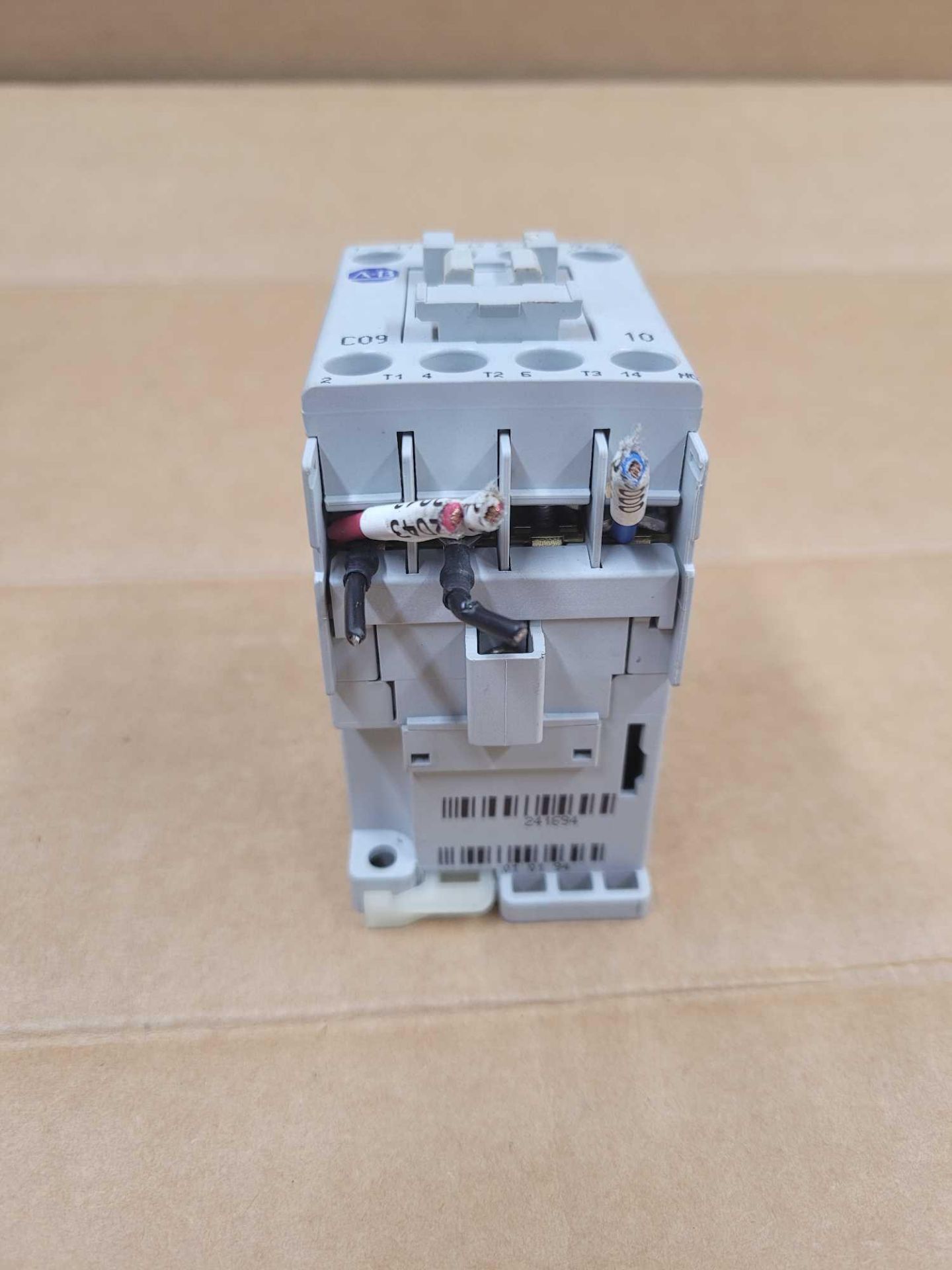 LOT OF 5 ALLEN BRADLEY 100-C09E*10 / Series A Contactor  /  Lot Weight: 4.4 lbs - Image 5 of 9