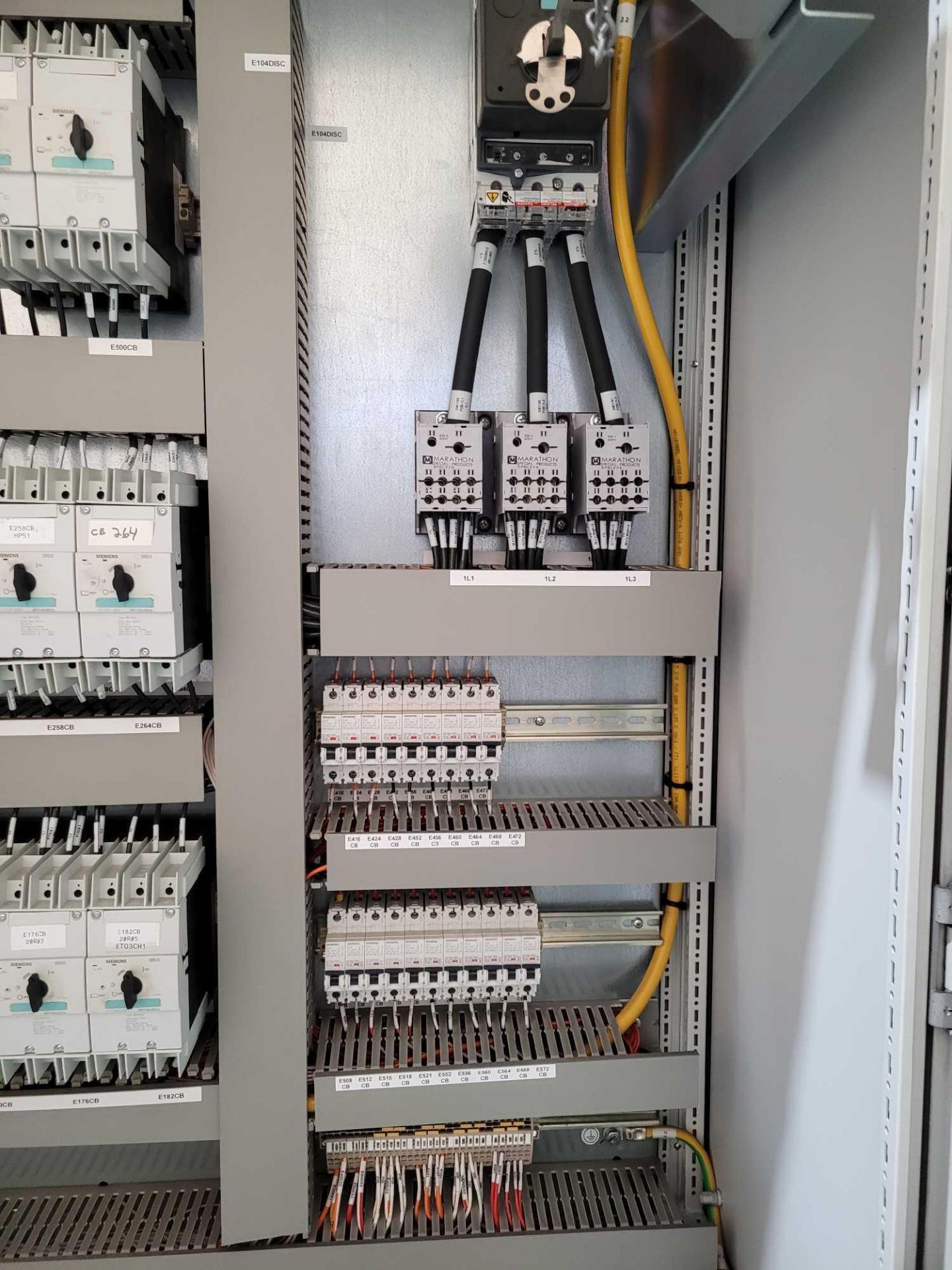 PDP ECS-4108 / 200 Amp Power Distribution Panel with (2) 60 Amp Siemens Circuit Breakers and (17) 30 - Image 10 of 15