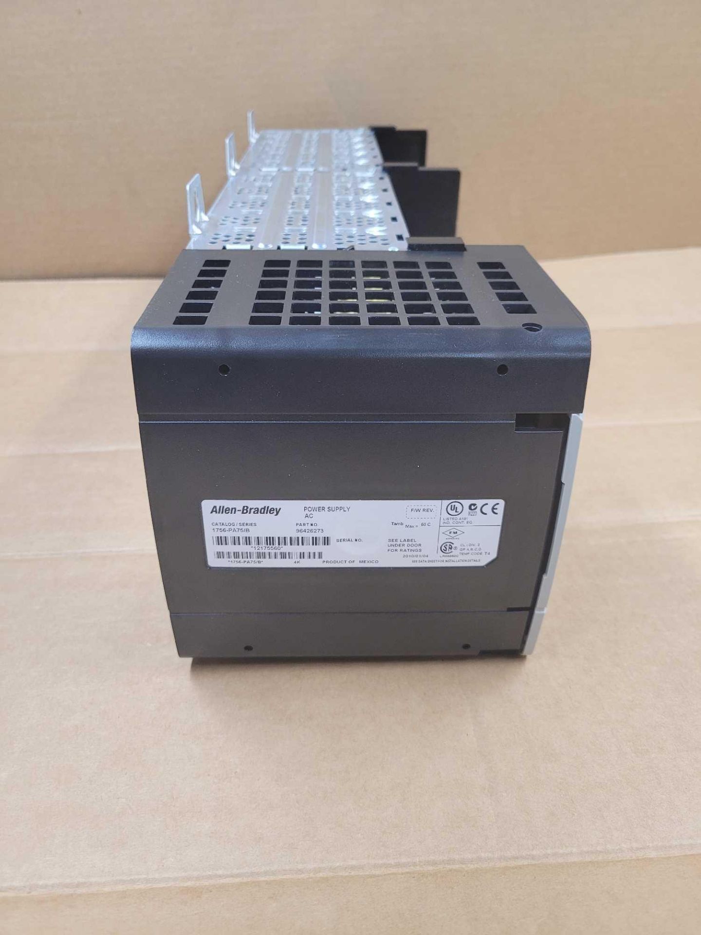 ALLEN BRADLEY 1756-PA75 with 1756-A10 / Series B Power Supply with Series B 10 Slot Chassis  /  Lot - Image 9 of 11